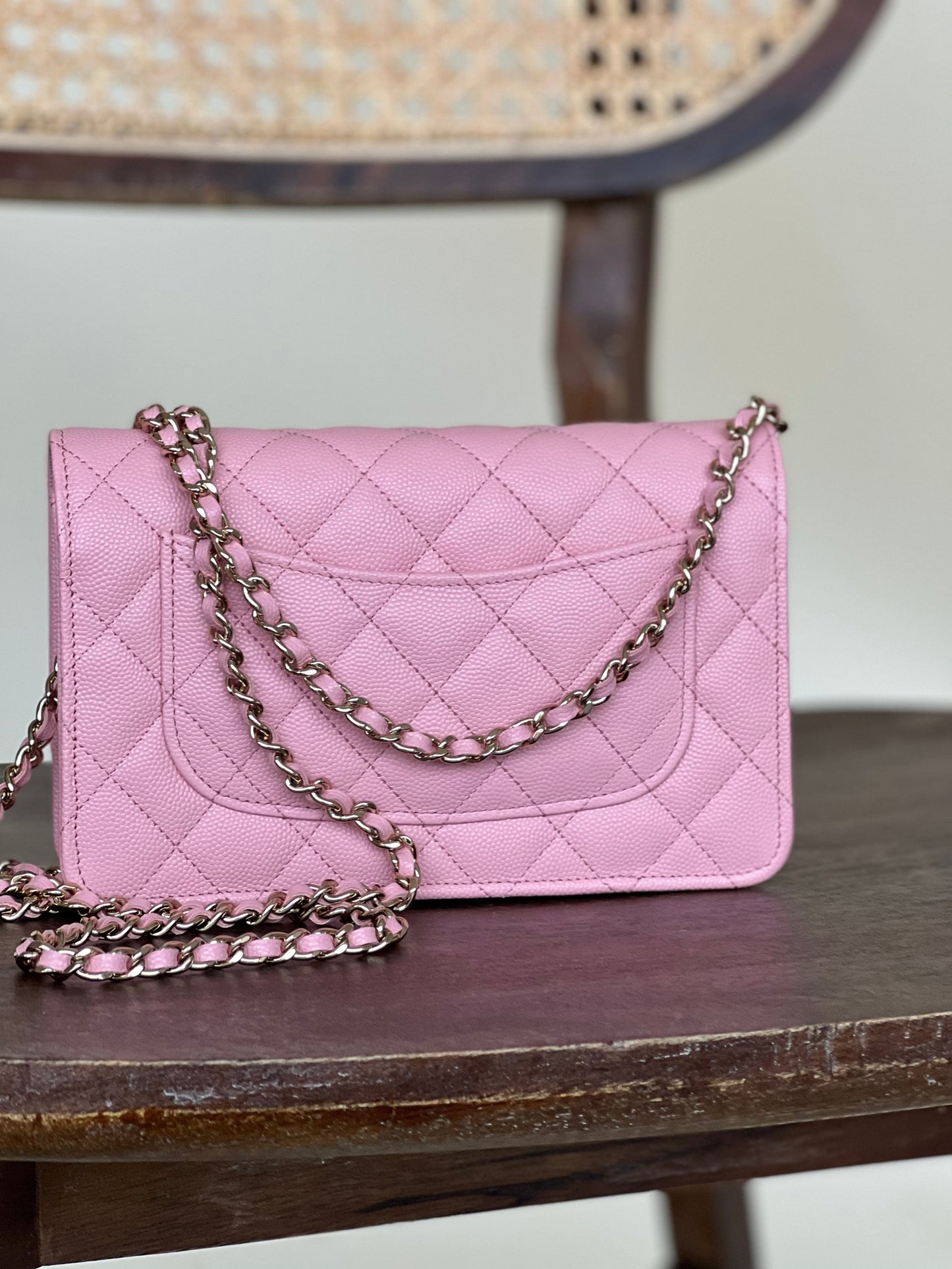 22C LIGHT PINK CAVIAR QUILTED WALLET ON CHAIN LGHW (WOC)