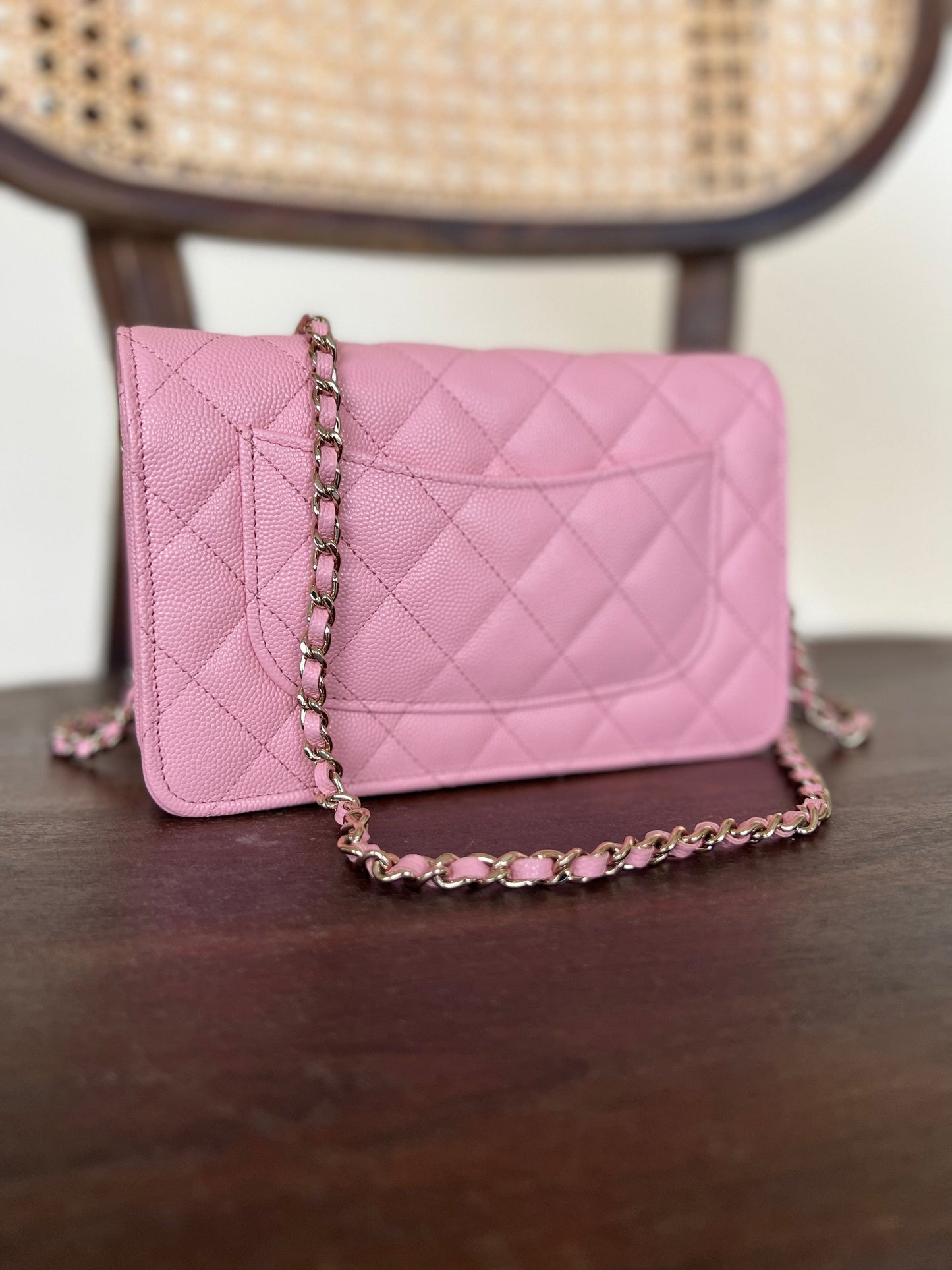 22C LIGHT PINK CAVIAR QUILTED WALLET ON CHAIN LGHW (WOC)