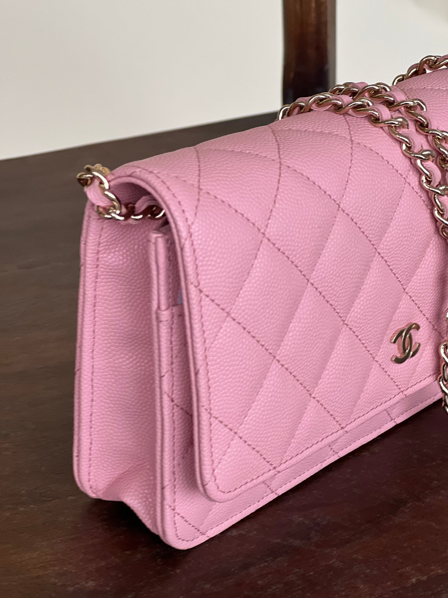 22C LIGHT PINK CAVIAR QUILTED WALLET ON CHAIN LGHW (WOC)