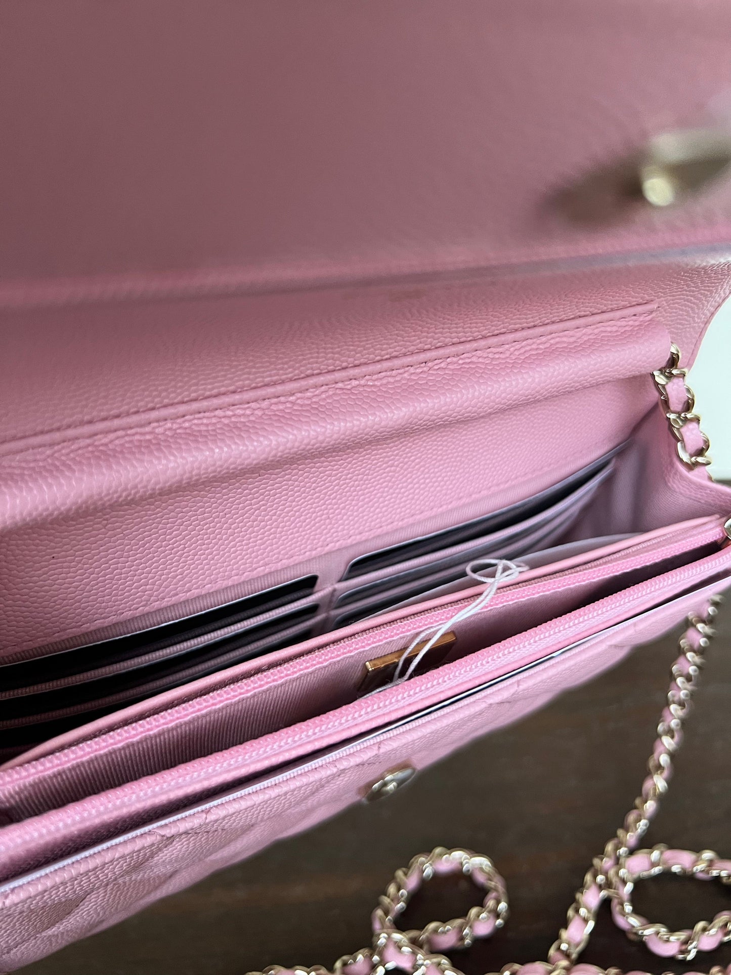 22C LIGHT PINK CAVIAR QUILTED WALLET ON CHAIN LGHW (WOC)