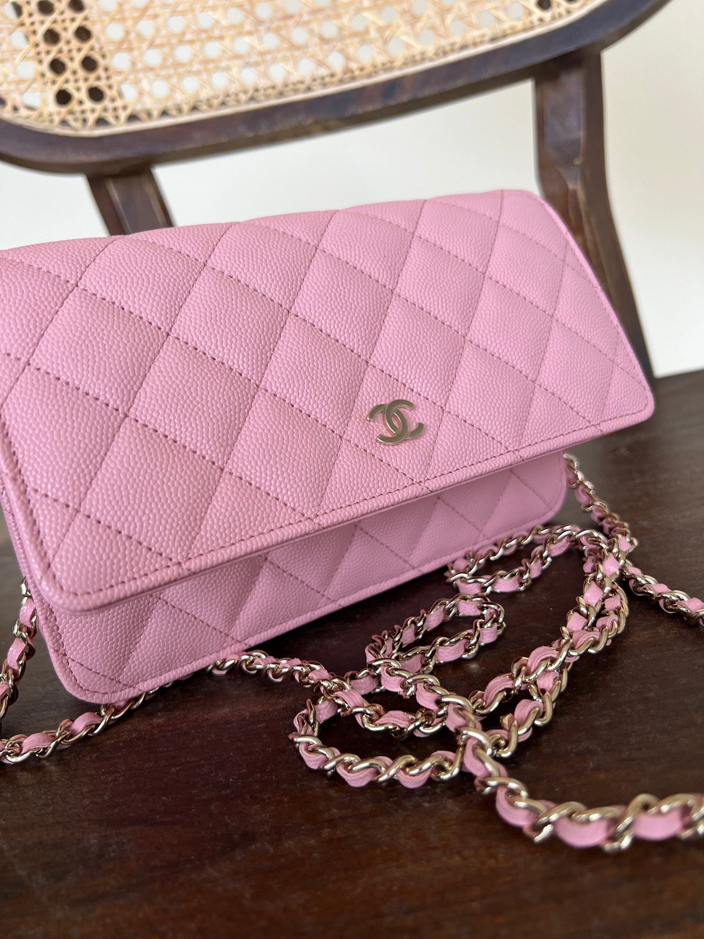 22C LIGHT PINK CAVIAR QUILTED WALLET ON CHAIN LGHW (WOC)