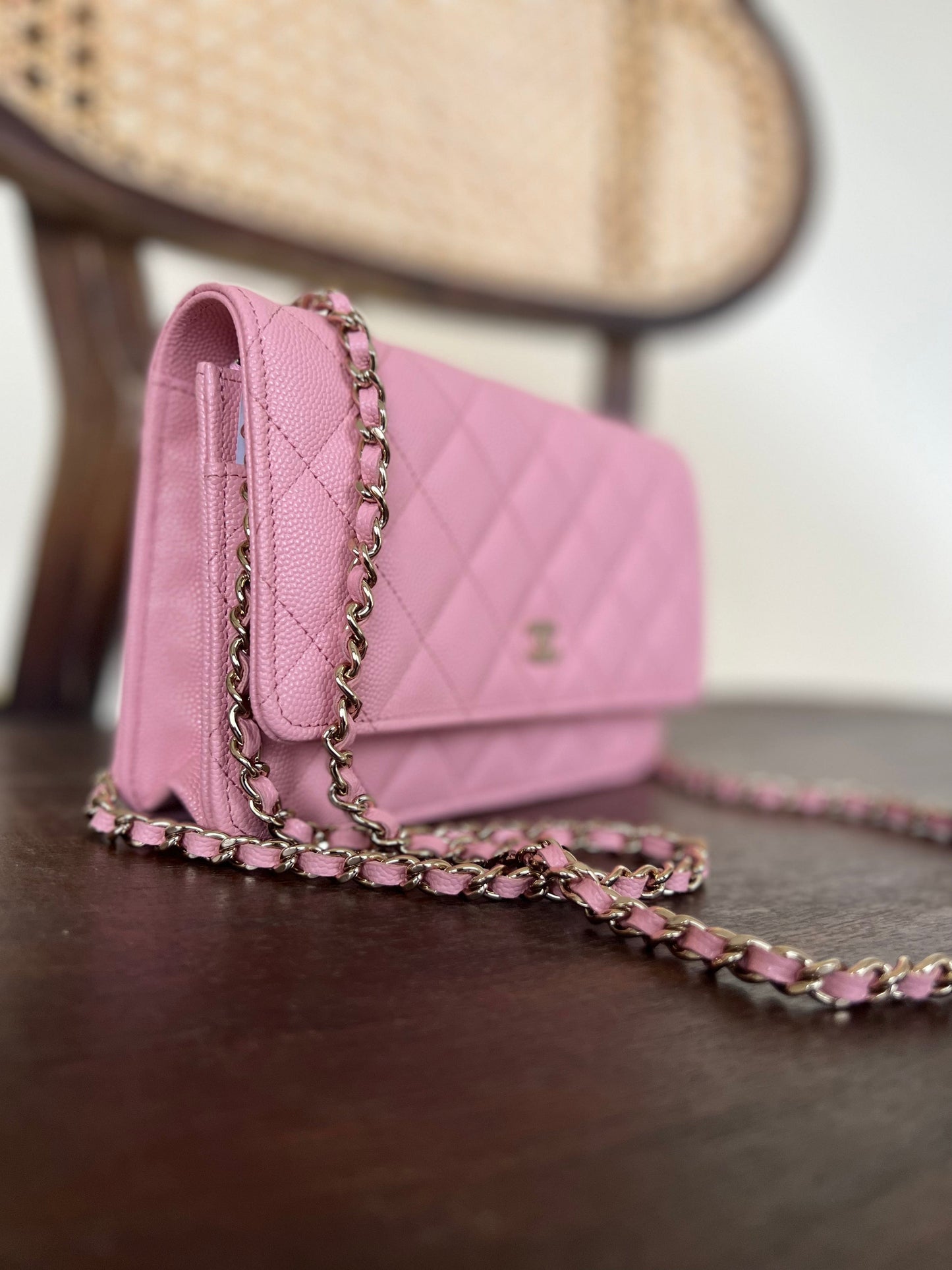 22C LIGHT PINK CAVIAR QUILTED WALLET ON CHAIN LGHW (WOC)