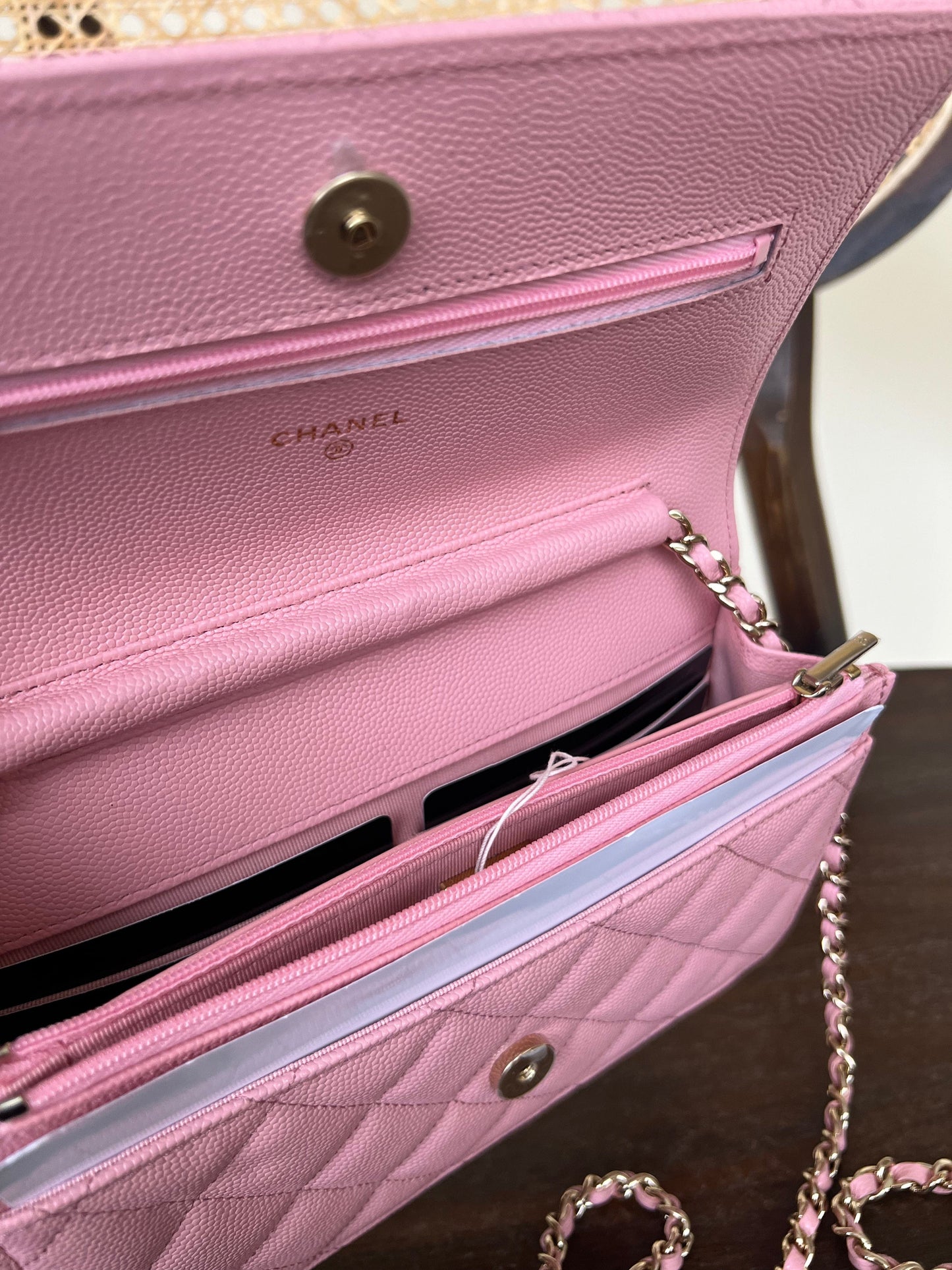 22C LIGHT PINK CAVIAR QUILTED WALLET ON CHAIN LGHW (WOC)