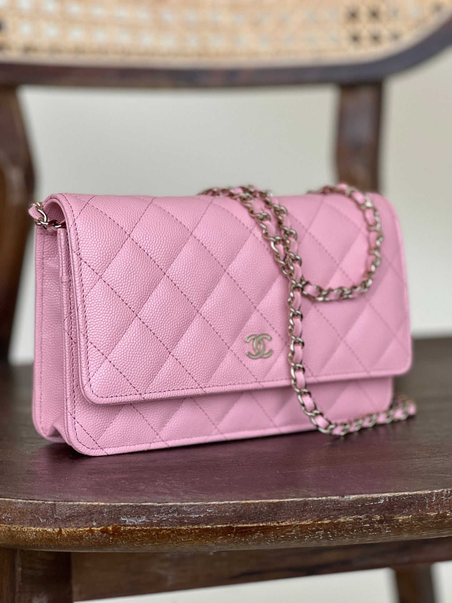 22C LIGHT PINK CAVIAR QUILTED WALLET ON CHAIN LGHW (WOC)
