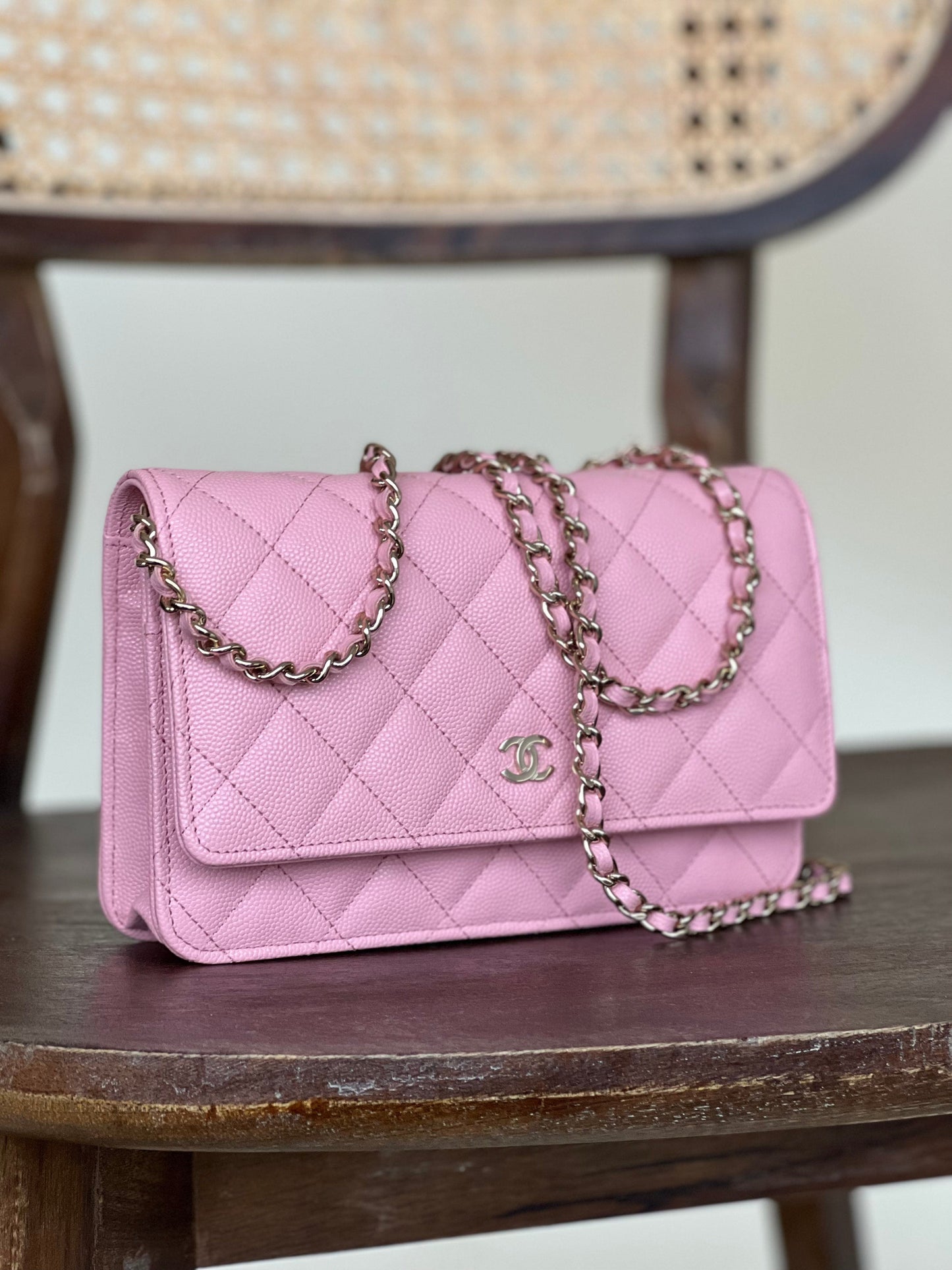 22C LIGHT PINK CAVIAR QUILTED WALLET ON CHAIN LGHW (WOC)