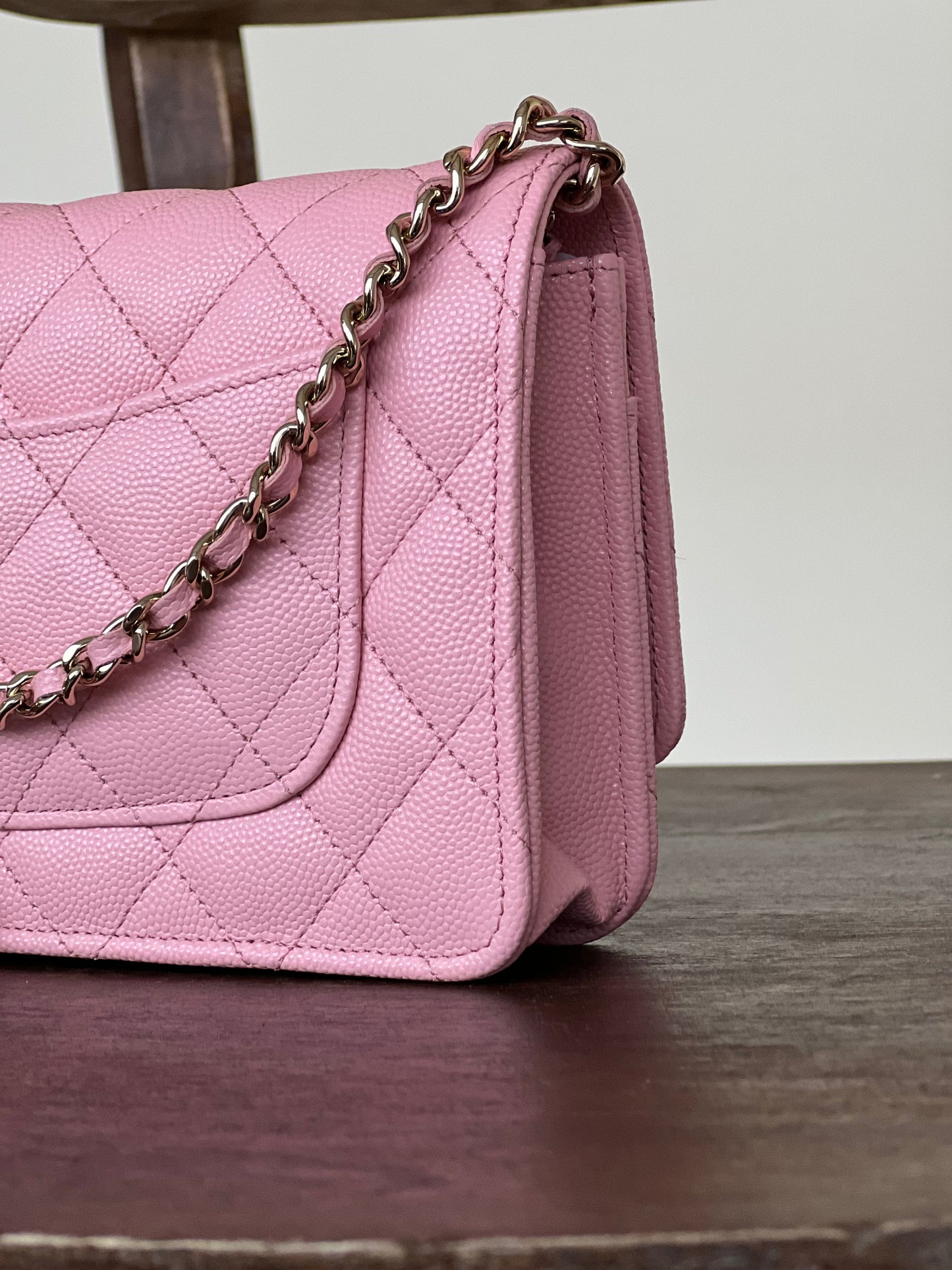 22C LIGHT PINK CAVIAR QUILTED WALLET ON CHAIN LGHW (WOC)