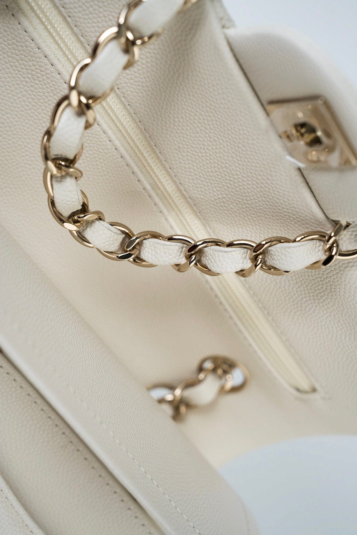 22C White Caviar Quilted Classic Flap Small Light Gold Hardware