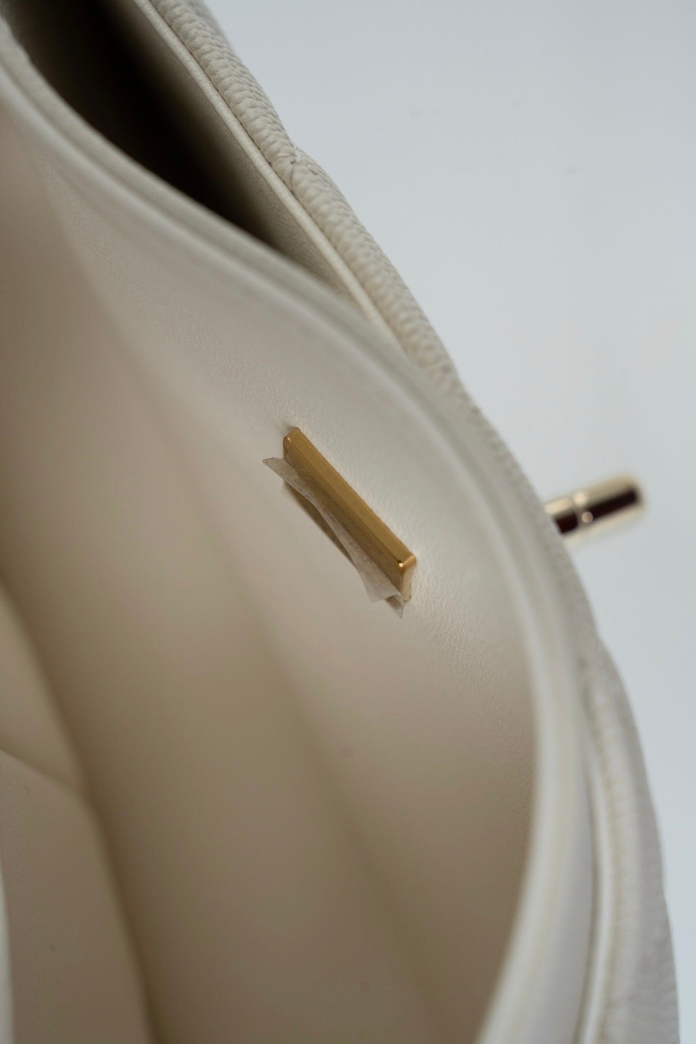 22C White Caviar Quilted Classic Flap Small Light Gold Hardware