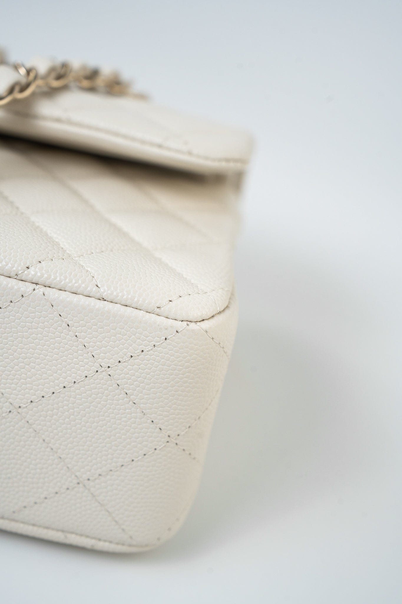 22C White Caviar Quilted Classic Flap Small Light Gold Hardware