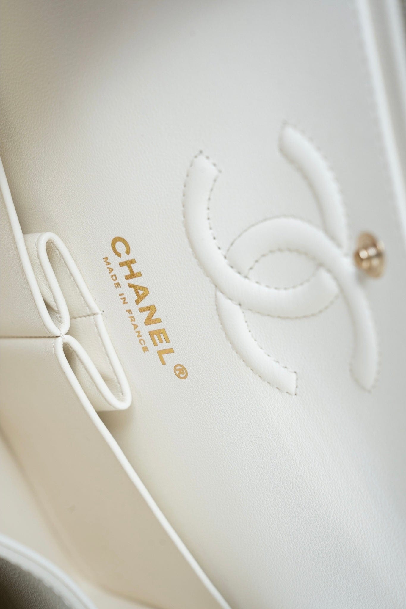 22C White Caviar Quilted Classic Flap Small Light Gold Hardware