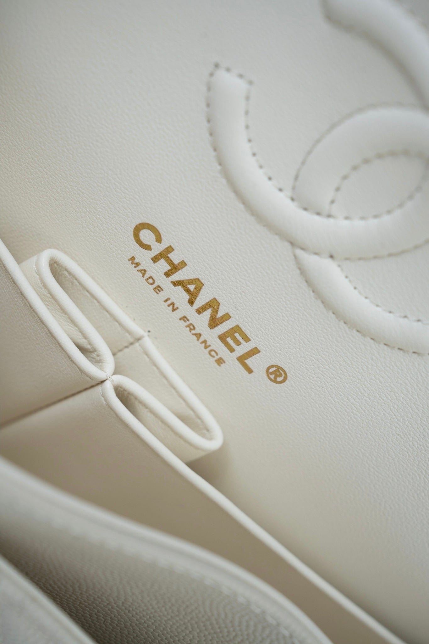 22C White Caviar Quilted Classic Flap Small Light Gold Hardware