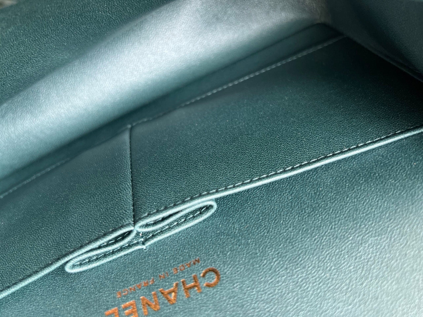 22P Iridescent Green Caviar Quilted Classic Flap Medium Light Gold Hardware