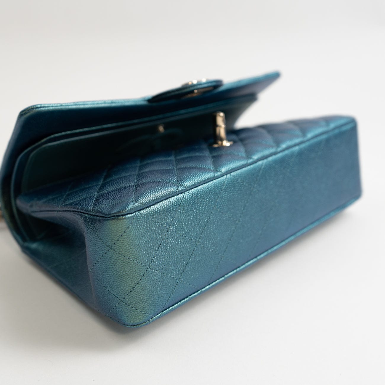 22P Iridescent Green Caviar Quilted Classic Flap Medium Light Gold Hardware