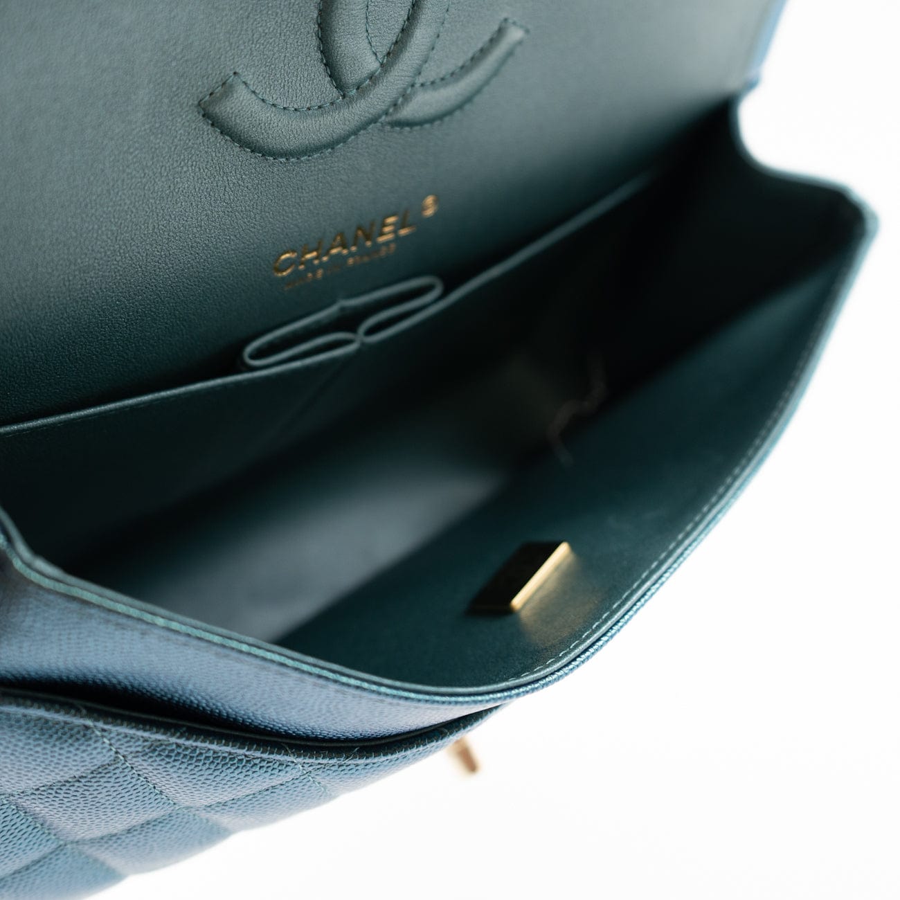 22P Iridescent Green Caviar Quilted Classic Flap Medium Light Gold Hardware