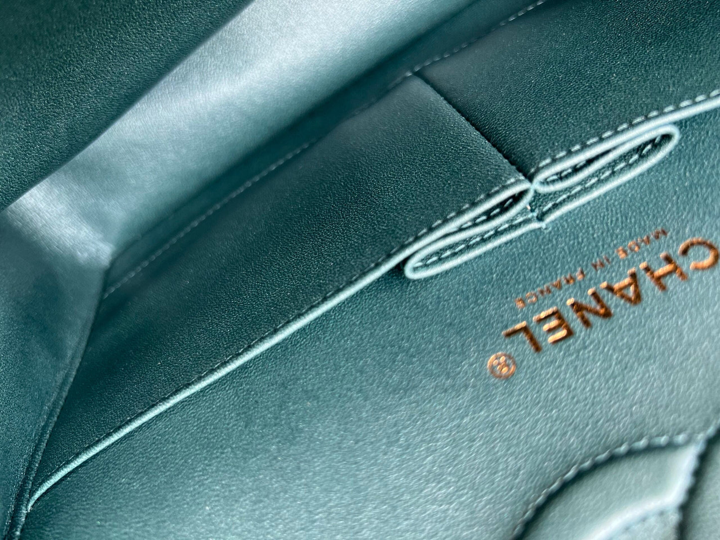 22P Iridescent Green Caviar Quilted Classic Flap Medium Light Gold Hardware