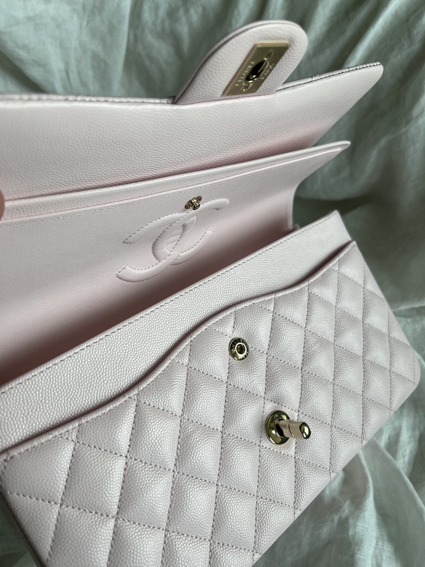 22P Light Pink Caviar Quilted Classic Flap Medium LGHW