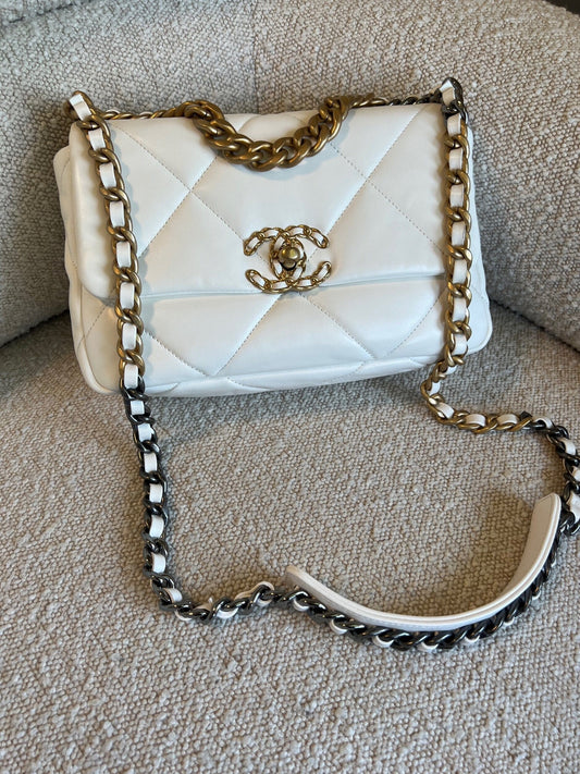 22P White Lambskin Quilted 19 Flap Small MHW