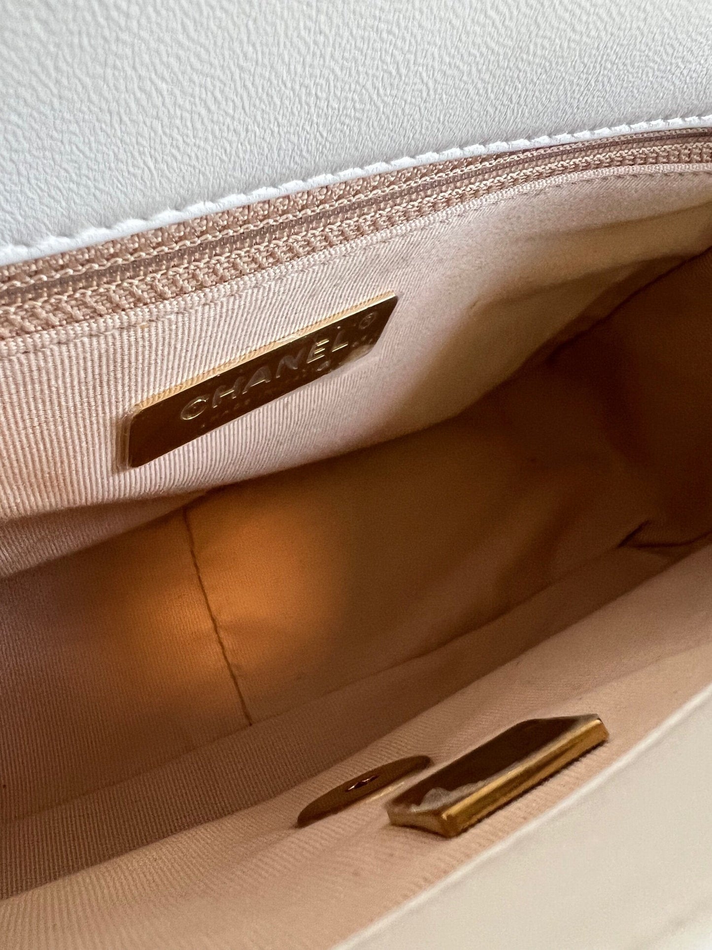 22P White Lambskin Quilted 19 Flap Small MHW