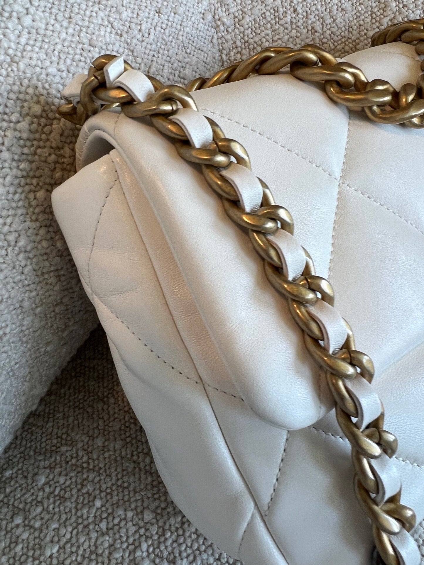 22P White Lambskin Quilted 19 Flap Small MHW