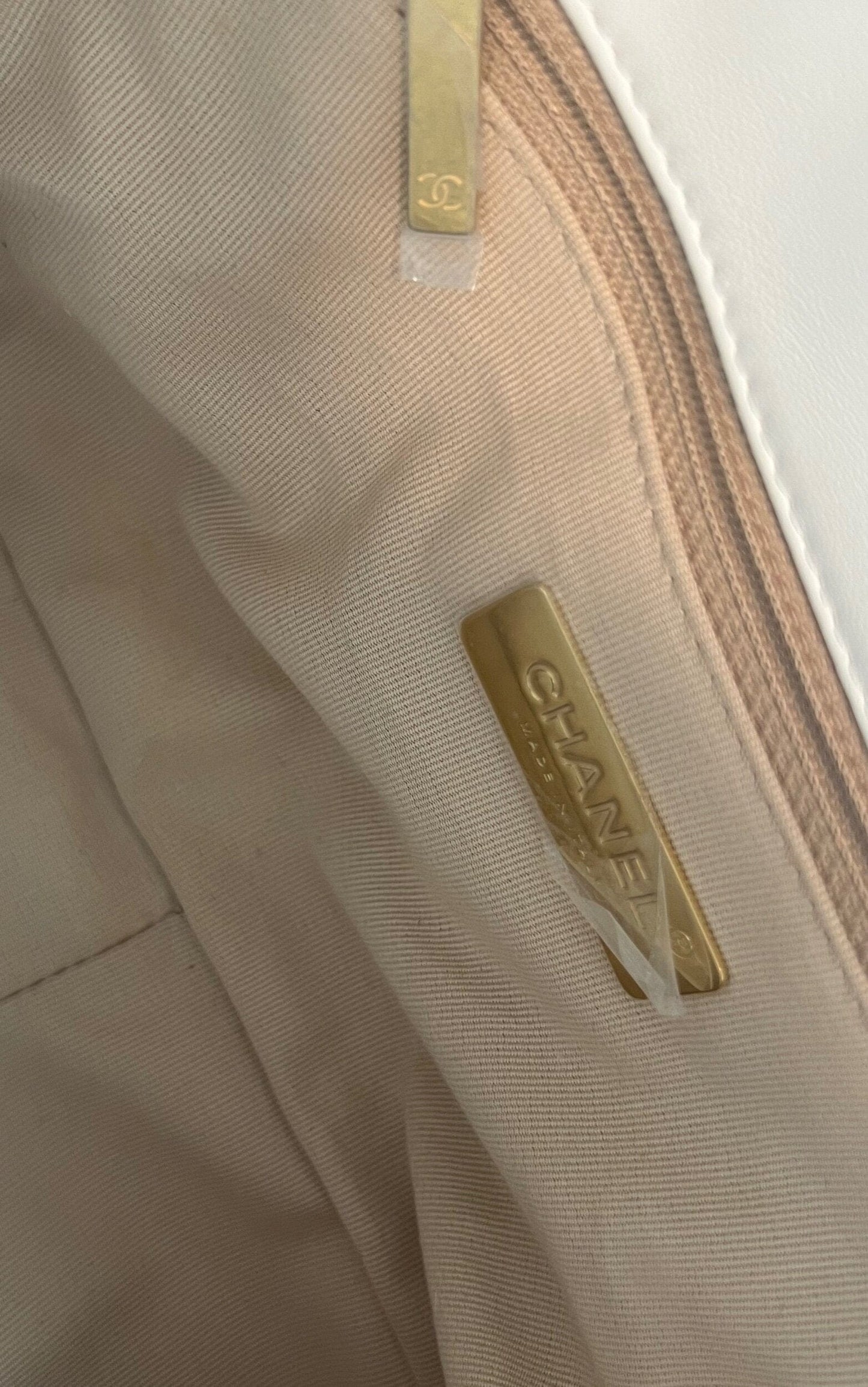 22P White Lambskin Quilted 19 Flap Small MHW