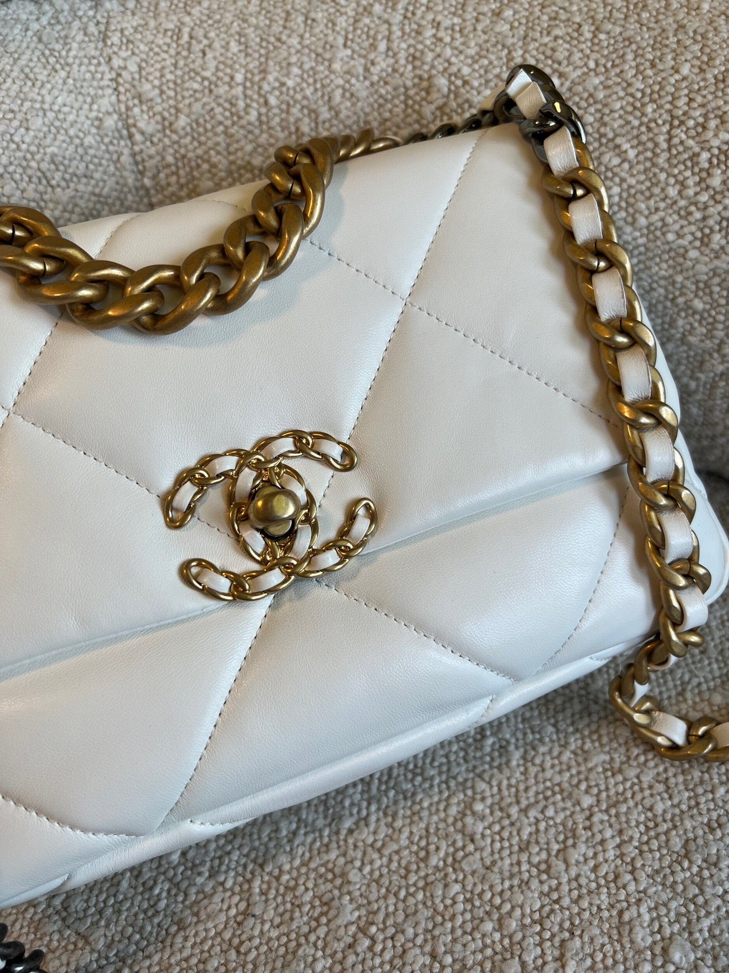 22P White Lambskin Quilted 19 Flap Small MHW