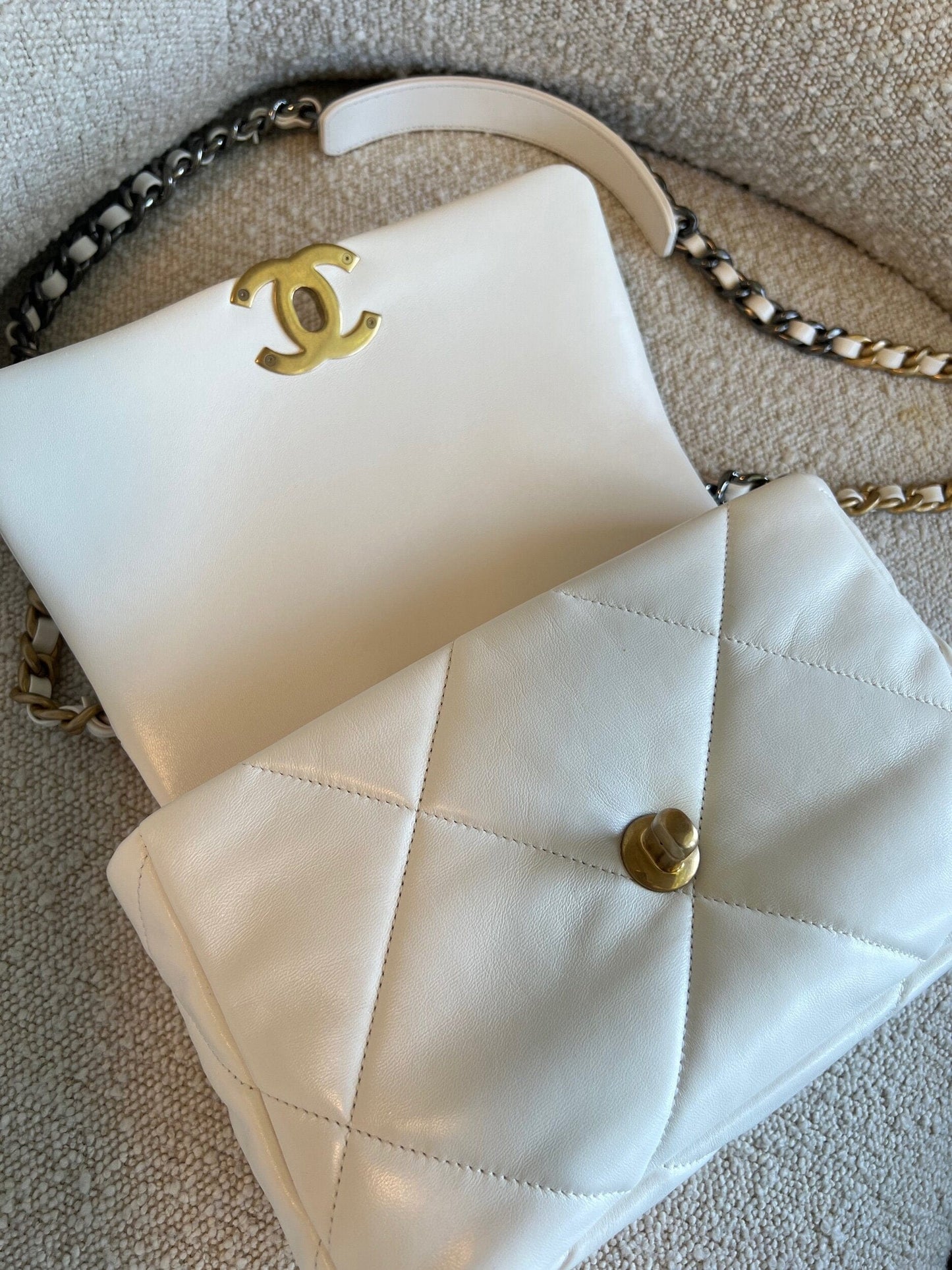 22P White Lambskin Quilted 19 Flap Small MHW