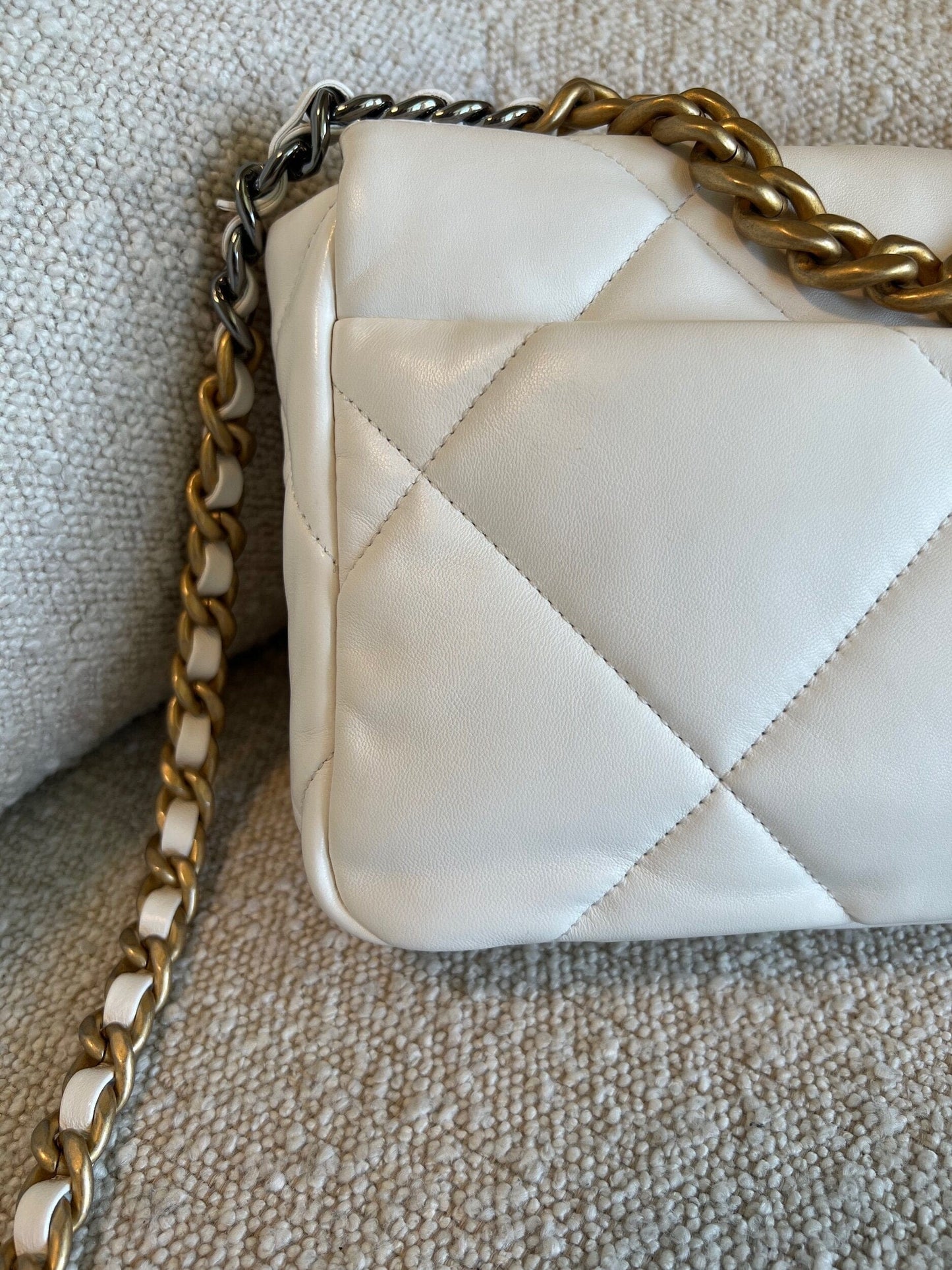 22P White Lambskin Quilted 19 Flap Small MHW