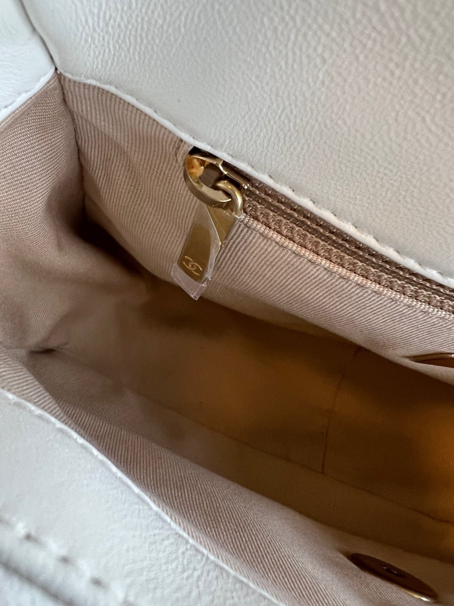 22P White Lambskin Quilted 19 Flap Small MHW