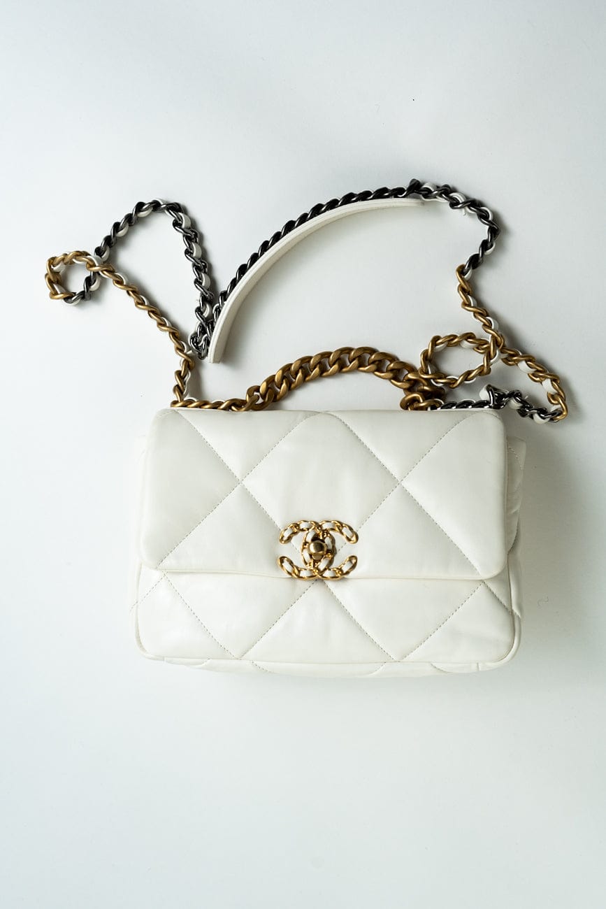22P White Lambskin Quilted 19 Flap Small MHW