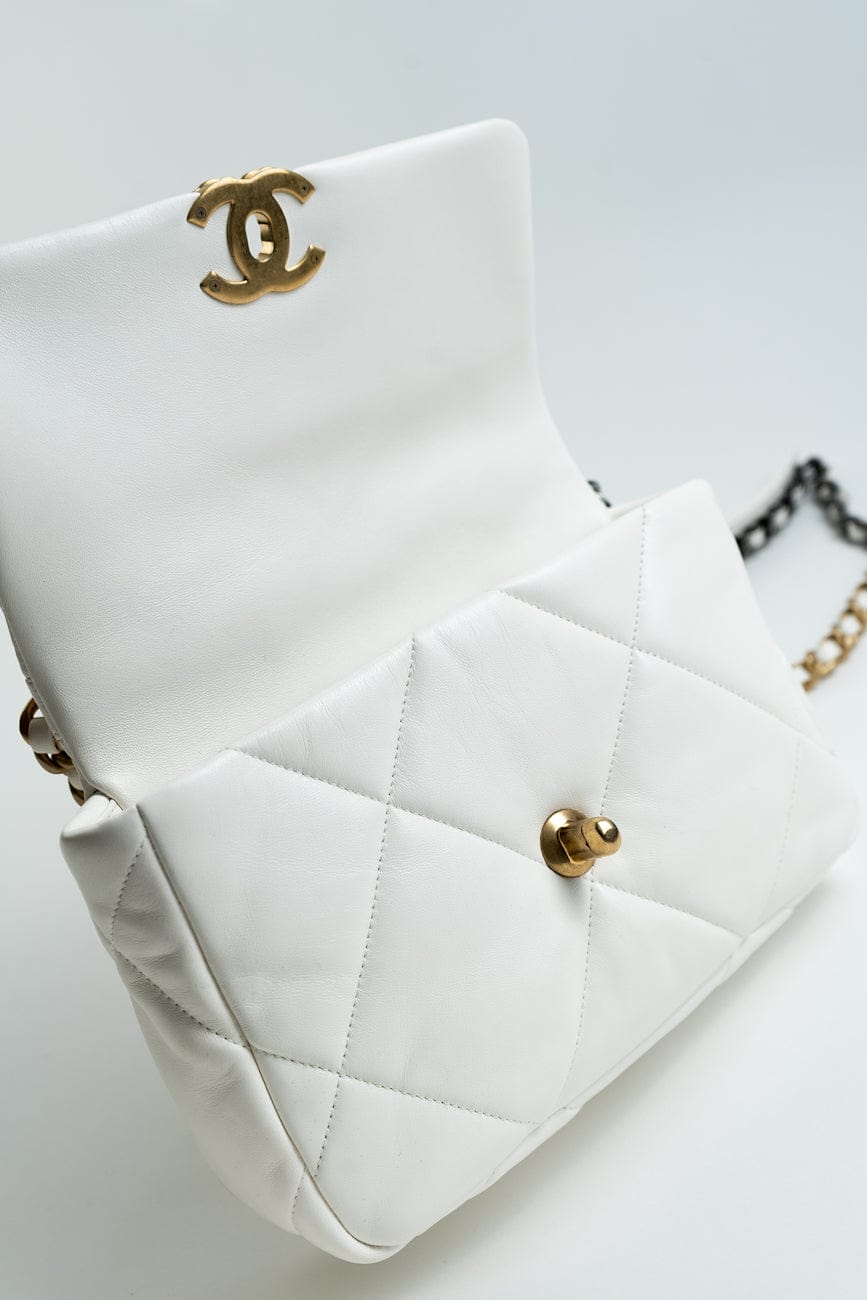 22P White Lambskin Quilted 19 Flap Small MHW