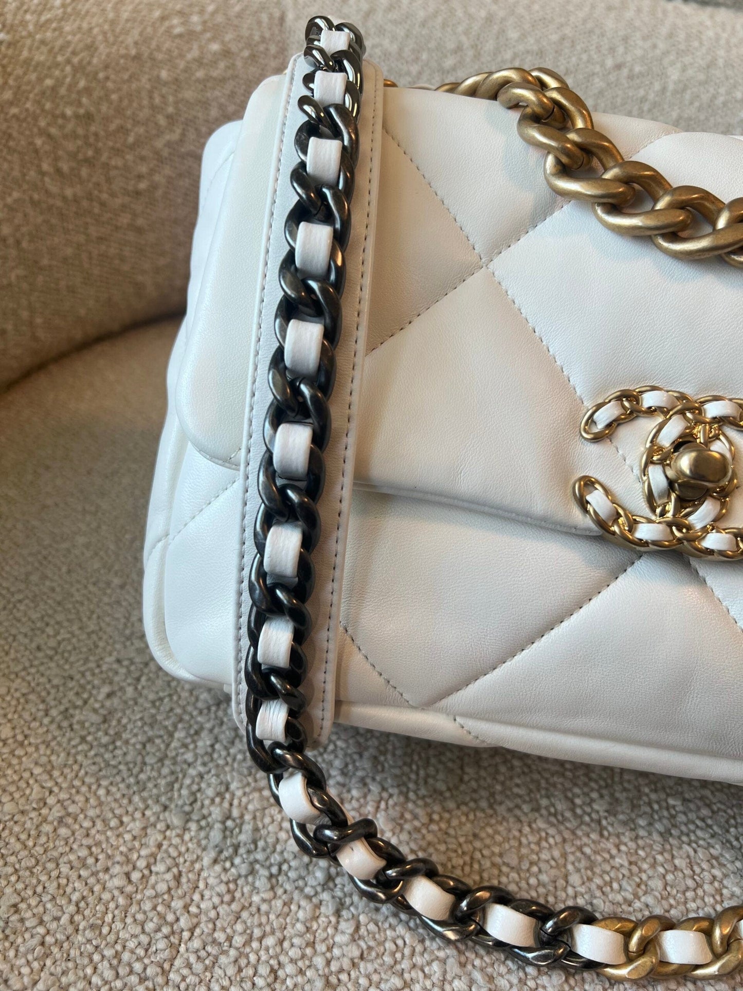 22P White Lambskin Quilted 19 Flap Small Mixed Hardware