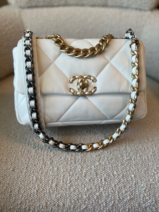 22P White Lambskin Quilted 19 Flap Small Mixed Hardware