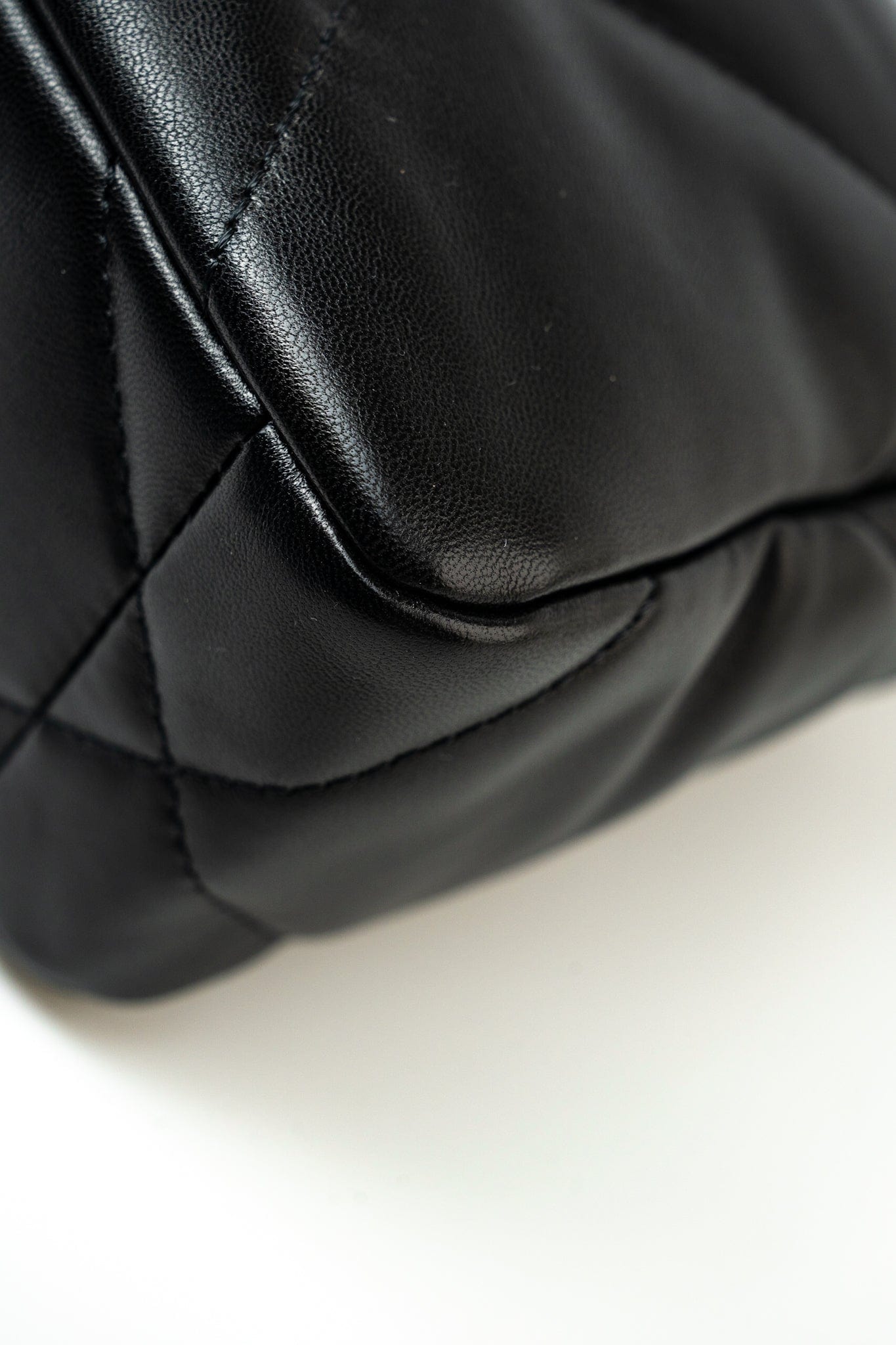 22S Black Lambskin Quilted 19 Flap Small Mixed Reverse Hardware