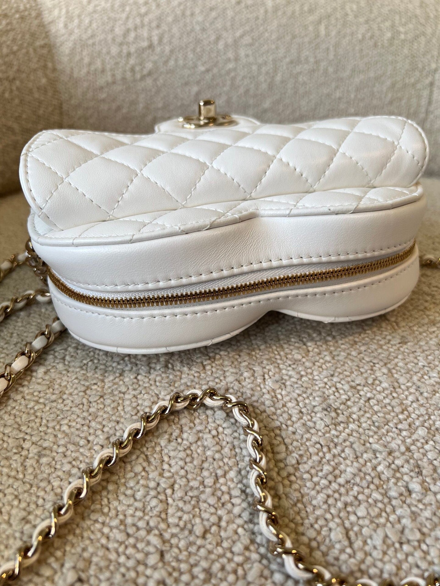 22S CC In Love White Lambskin Quilted Large Heart Bag LGHW
