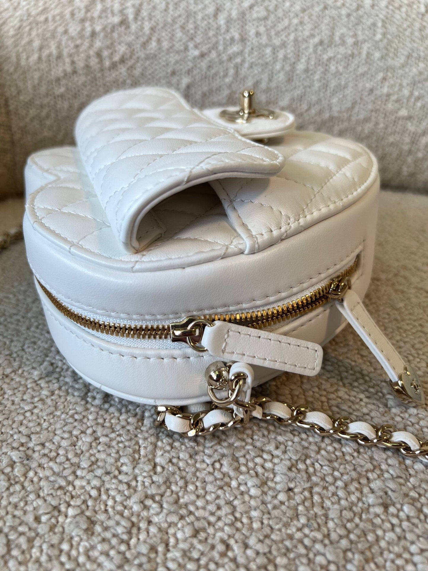 22S CC In Love White Lambskin Quilted Large Heart Bag LGHW