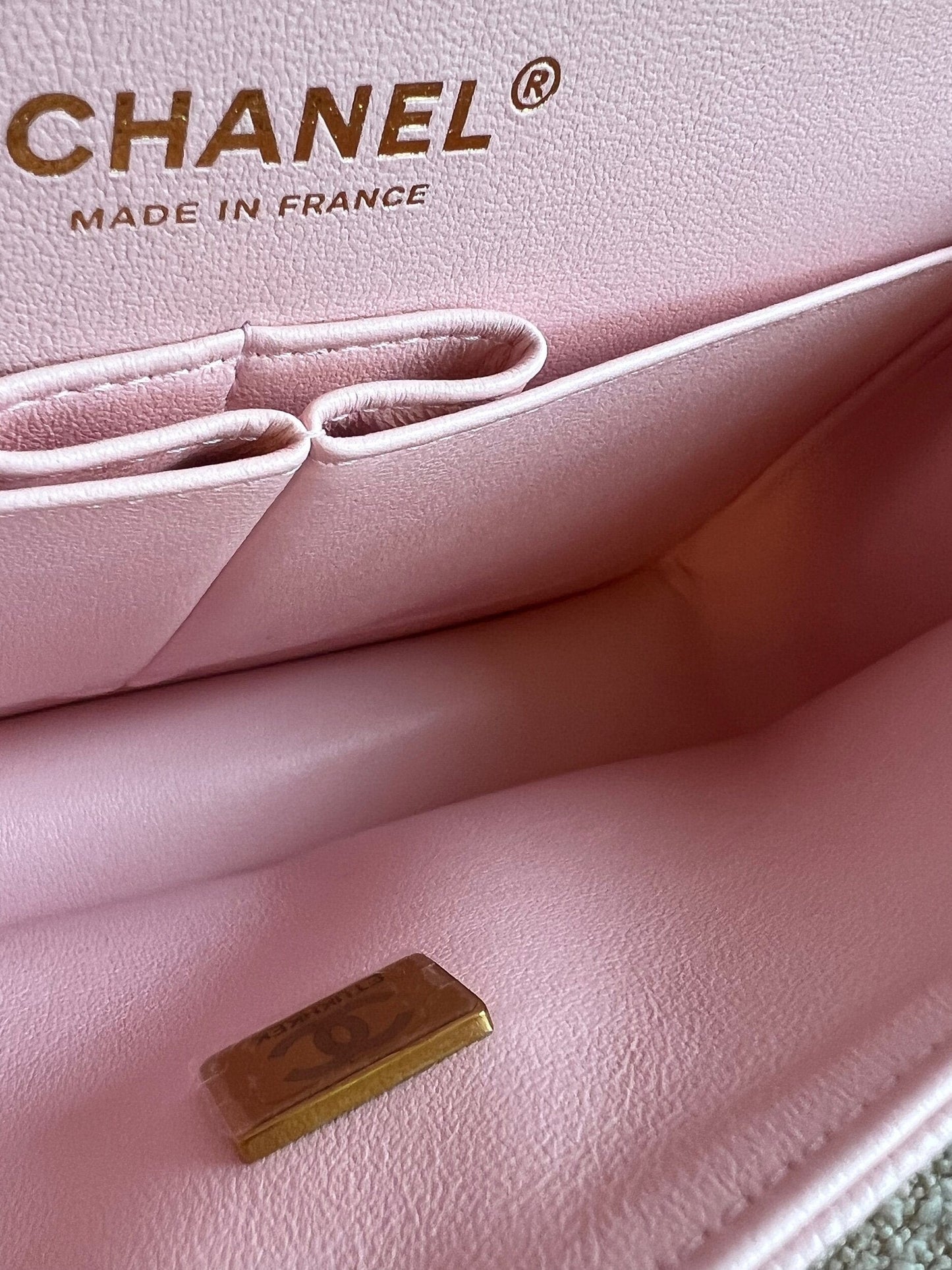 22S Light Pink Caviar Quilted Classic Flap Medium LGHW