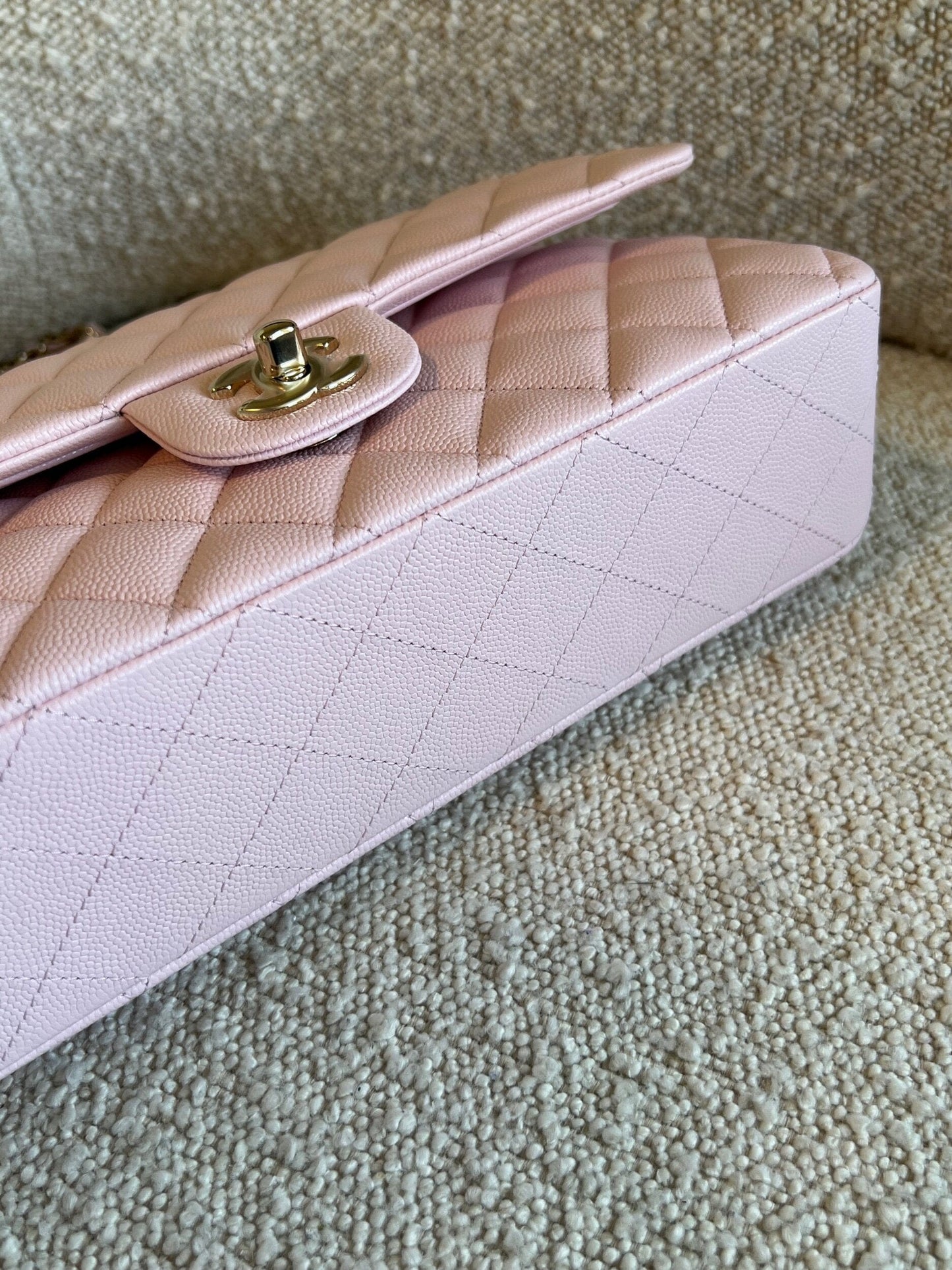 22S Light Pink Caviar Quilted Classic Flap Medium LGHW