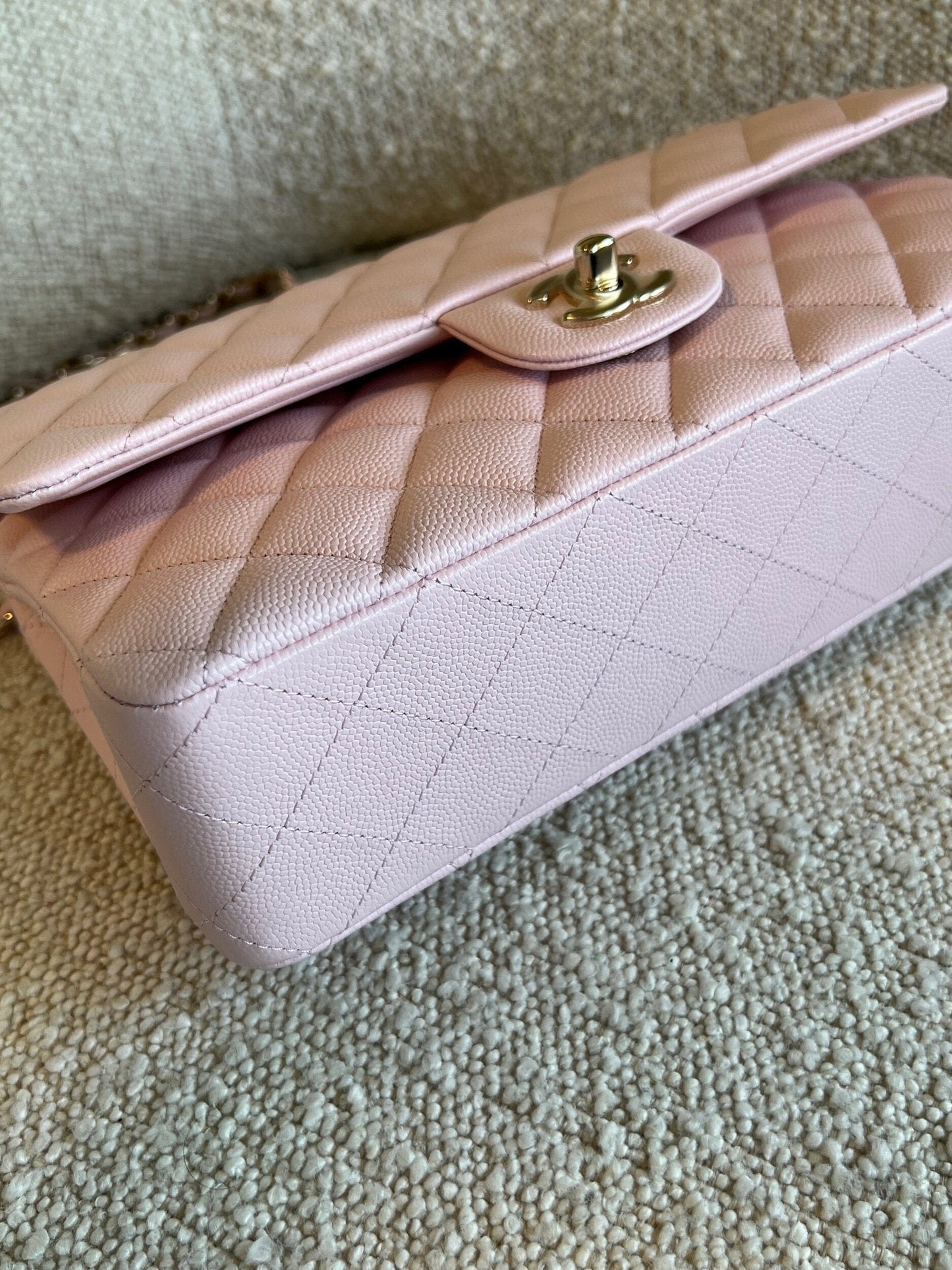 22S Light Pink Caviar Quilted Classic Flap Medium LGHW