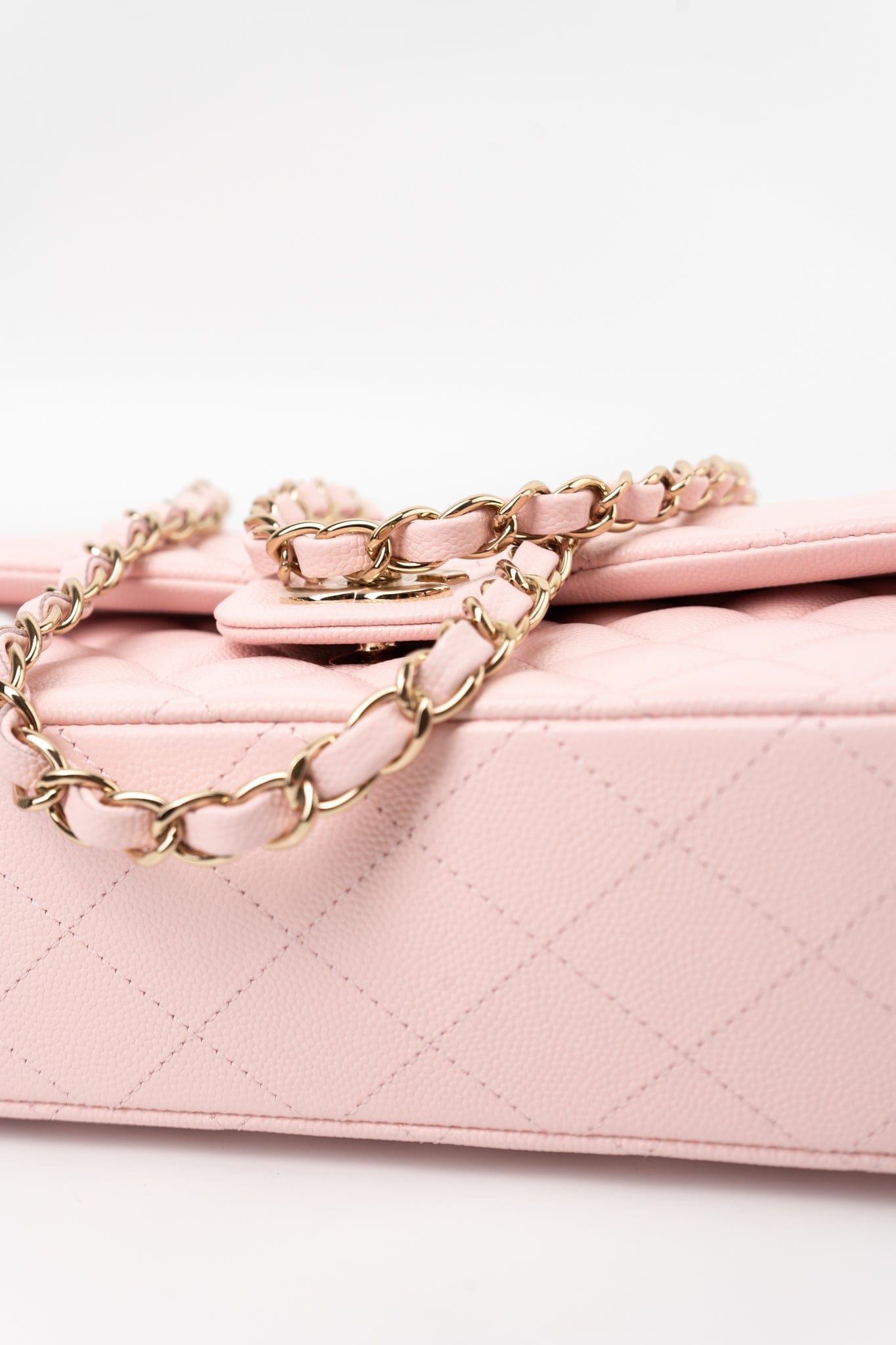 22S Light Pink Caviar Quilted Classic Flap Medium LGHW