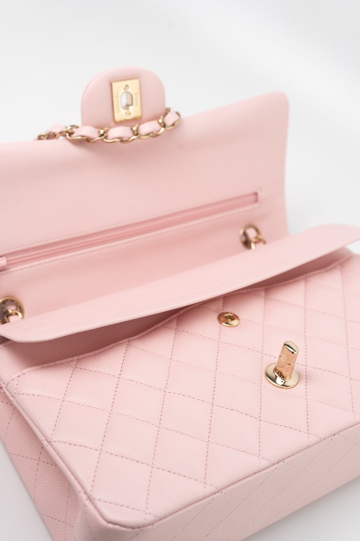 22S Light Pink Caviar Quilted Classic Flap Medium LGHW