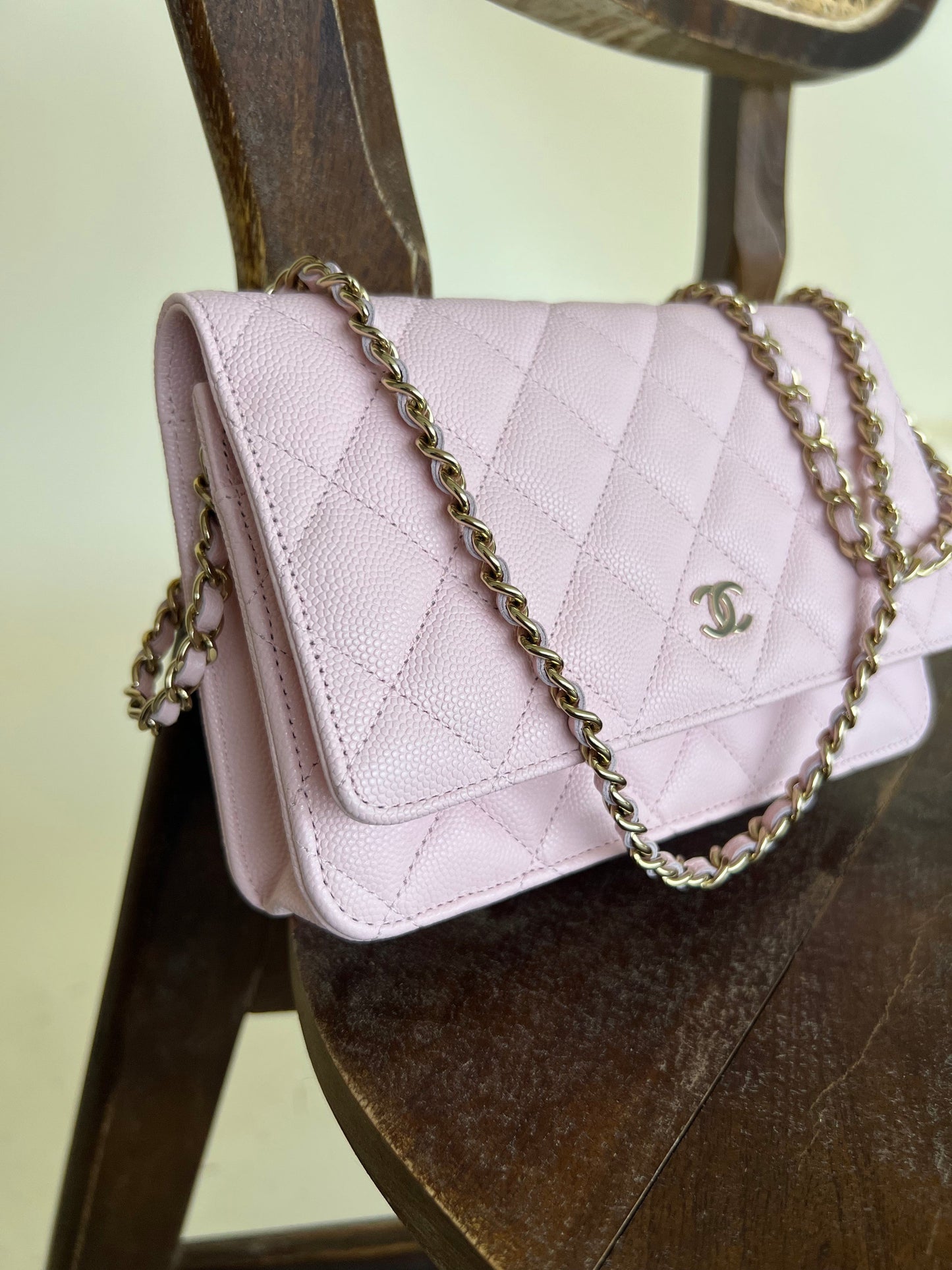 22S LIGHT PINK CAVIAR QUILTED WALLET ON CHAIN GHW (WOC)