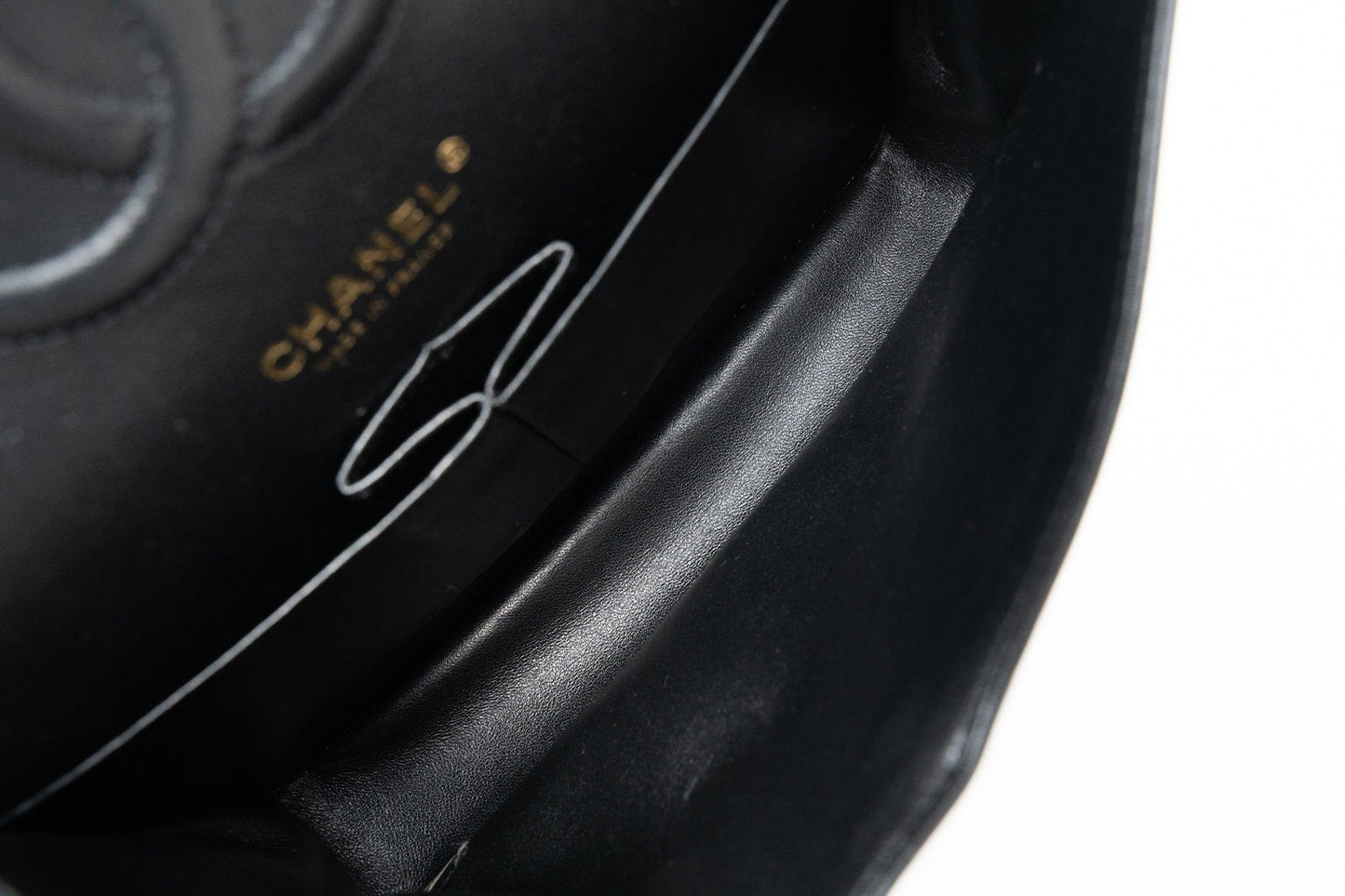 18B Metallic Black Crumpled Calfskin Chevron Classic Flap Medium Aged Gold Hardware