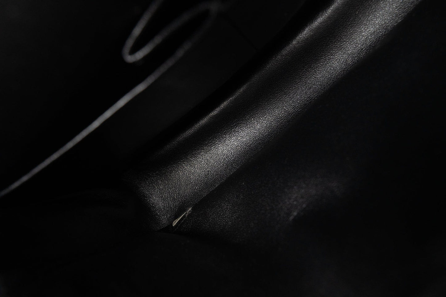 18B Metallic Black Crumpled Calfskin Chevron Classic Flap Medium Aged Gold Hardware