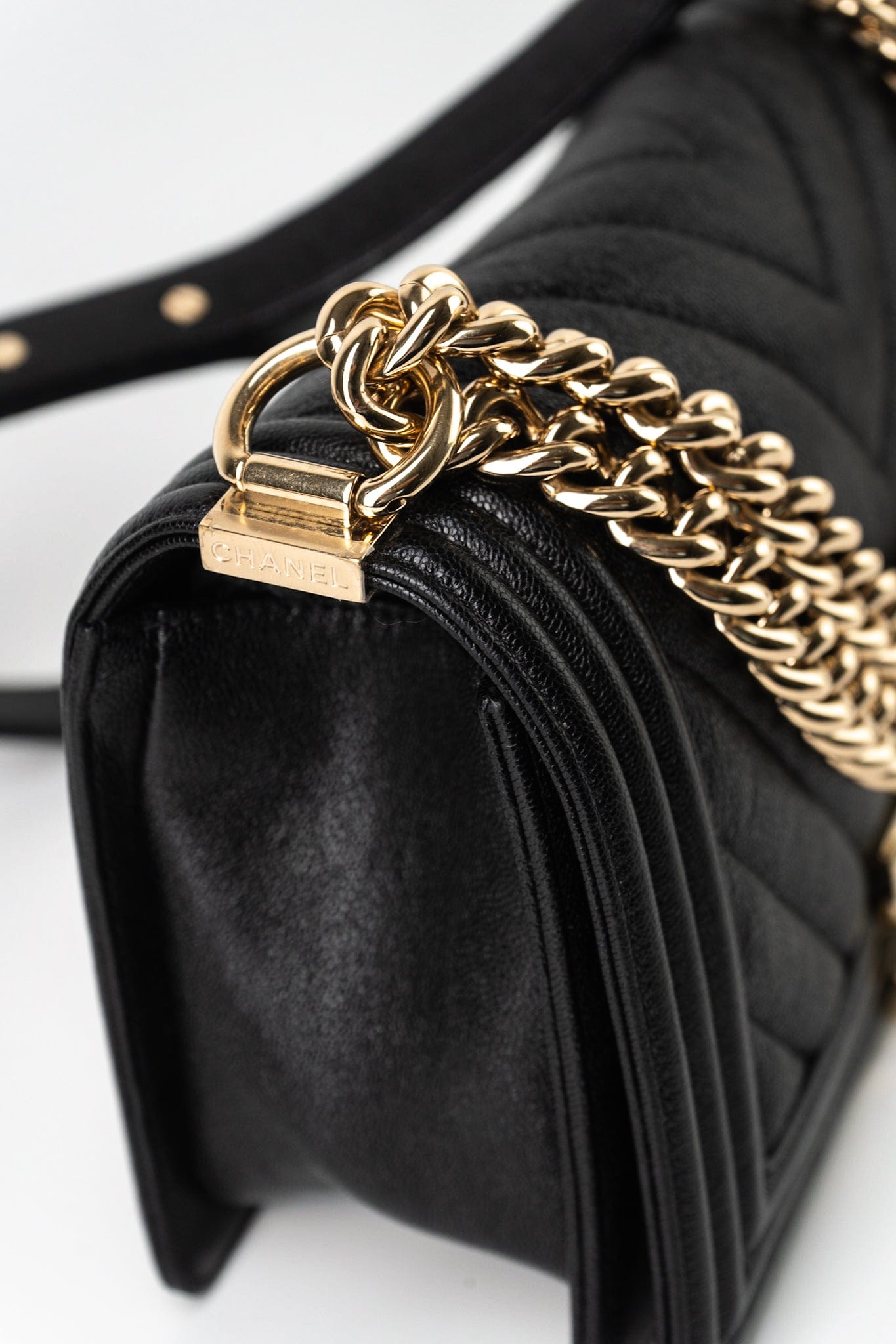 19S Shiny Black Caviar Chevron Boy Bag Medium Champagne Gold Hardware