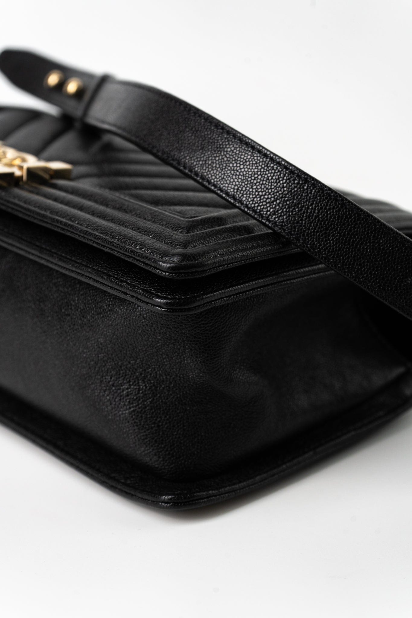 19S Shiny Black Caviar Chevron Boy Bag Medium Champagne Gold Hardware