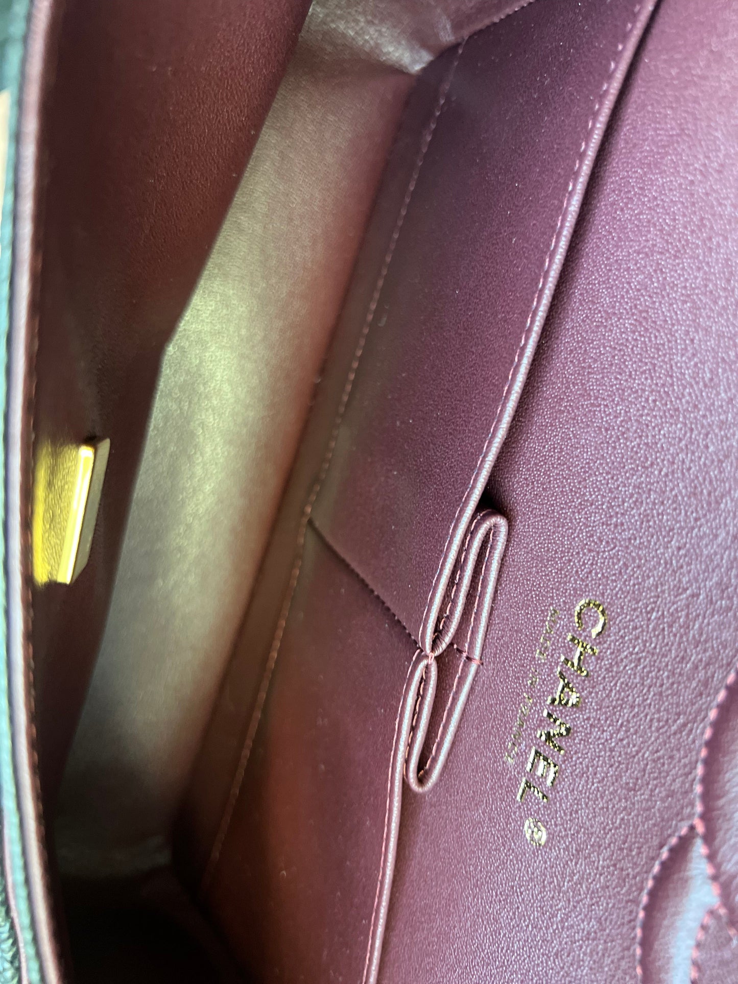 Black Caviar Quilted Classic Flap Medium GHW