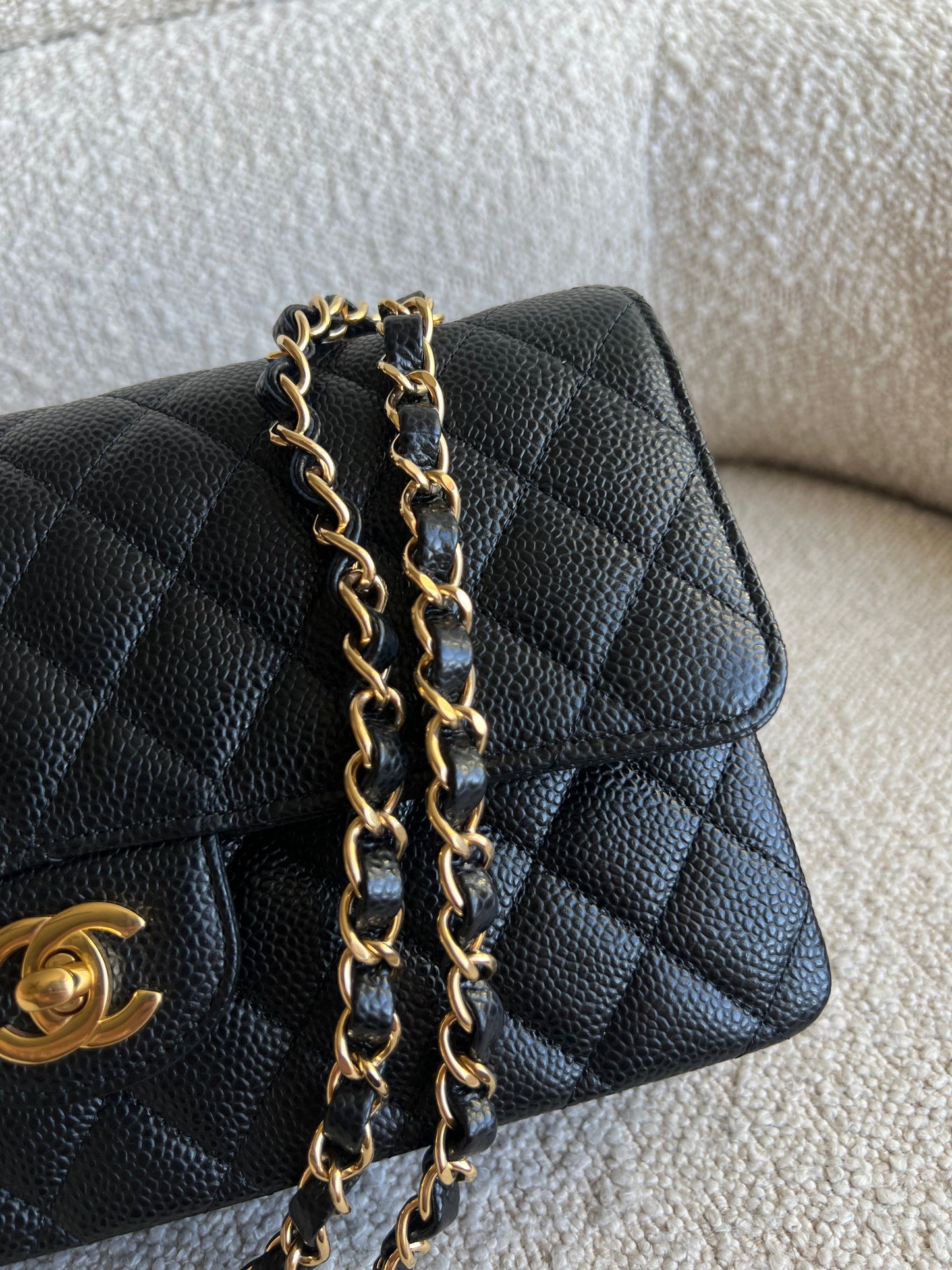 Black Caviar Quilted Classic Flap Medium GHW