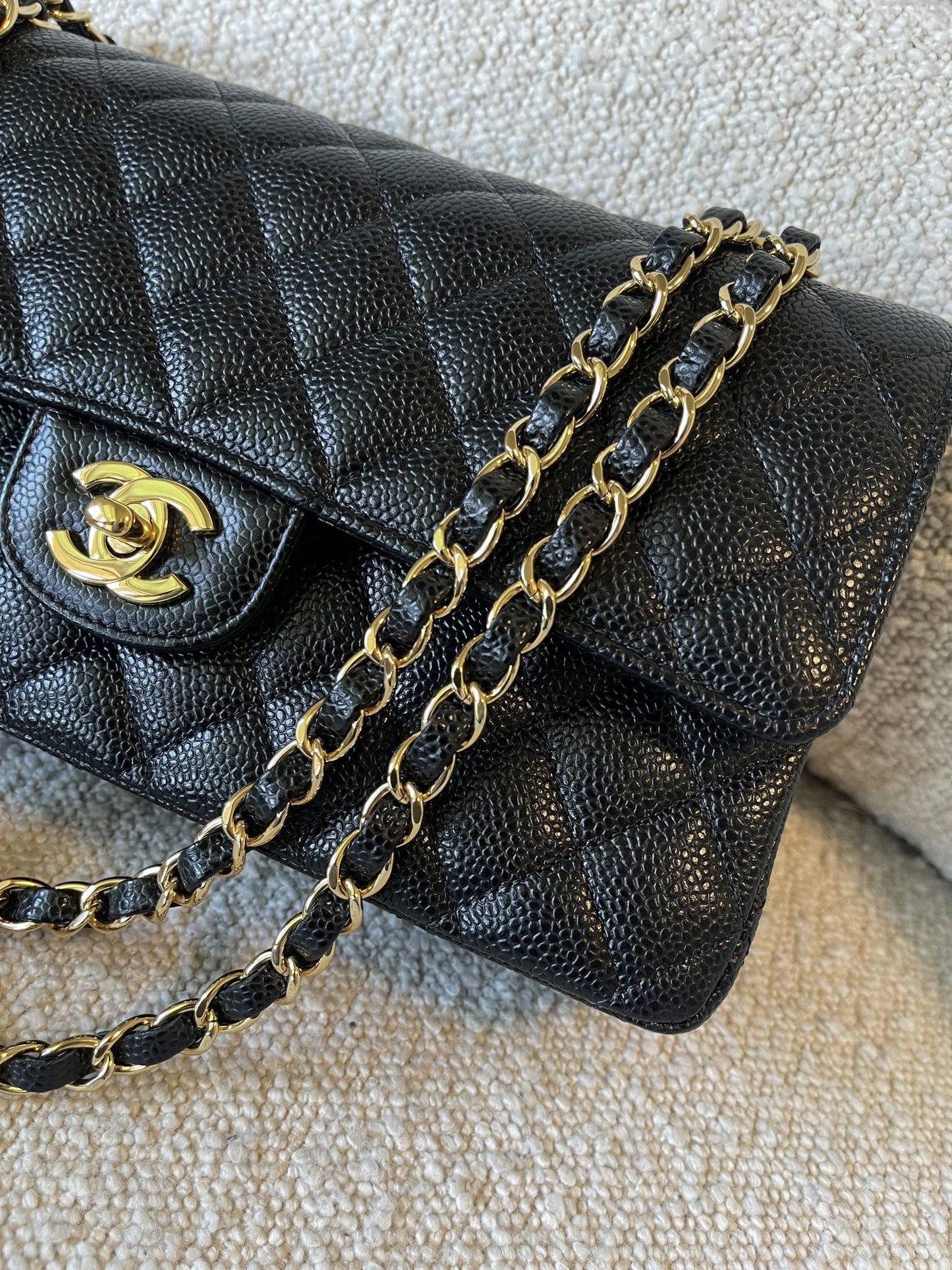 Black Caviar Quilted Classic Flap Medium LGHW