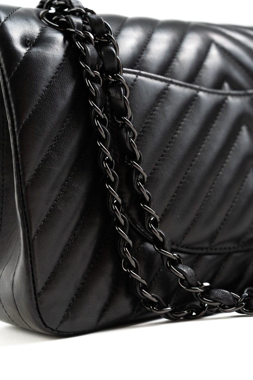 So Black Lambskin Chevron Medium Classic Flap