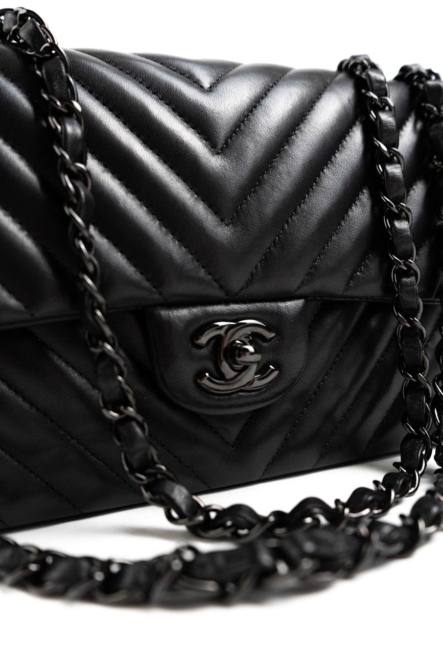 So Black Lambskin Chevron Medium Classic Flap